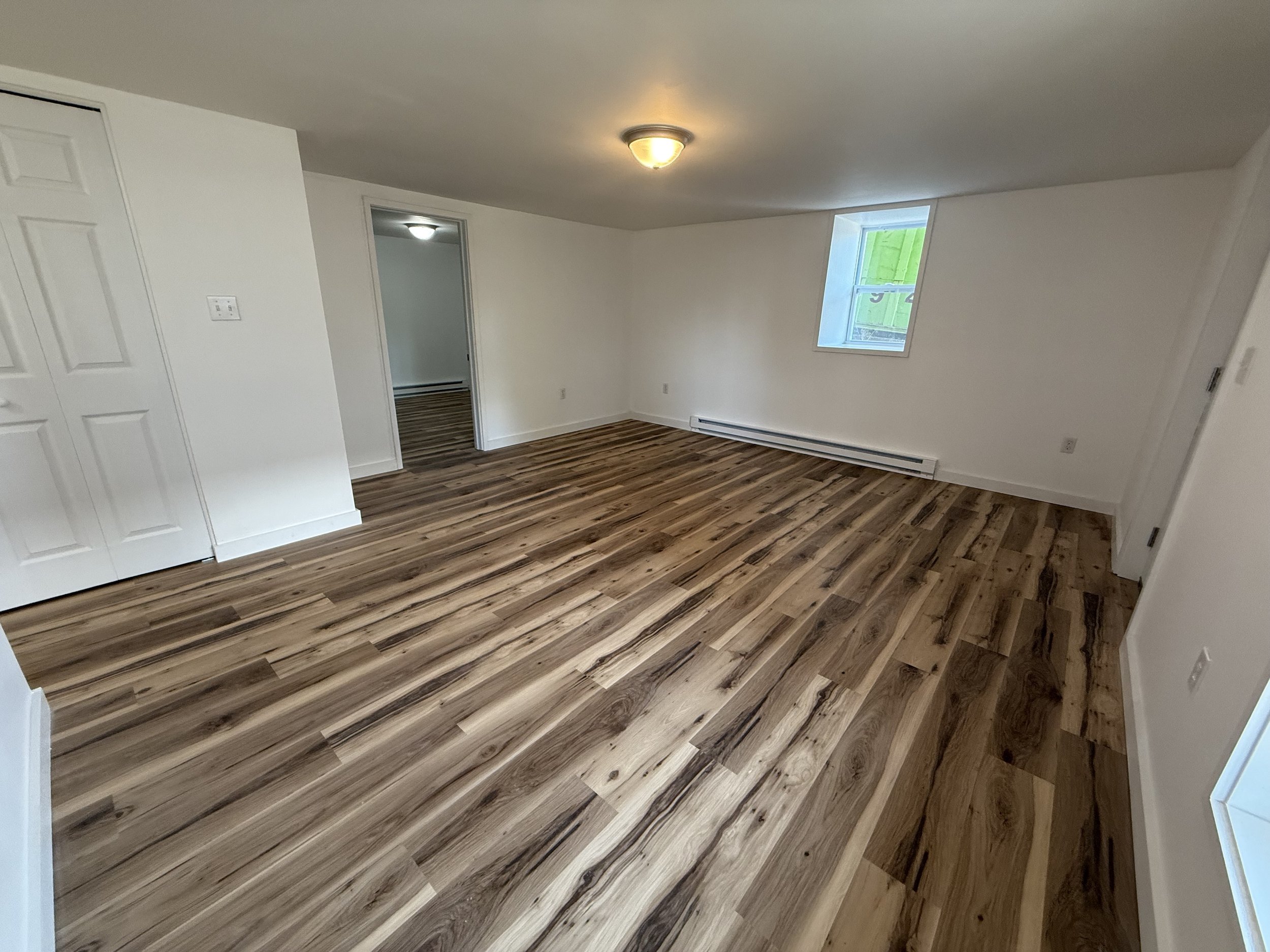 Hardwood or Vinyl Plank? How to Choose Based on Your Lifestyle and Budget