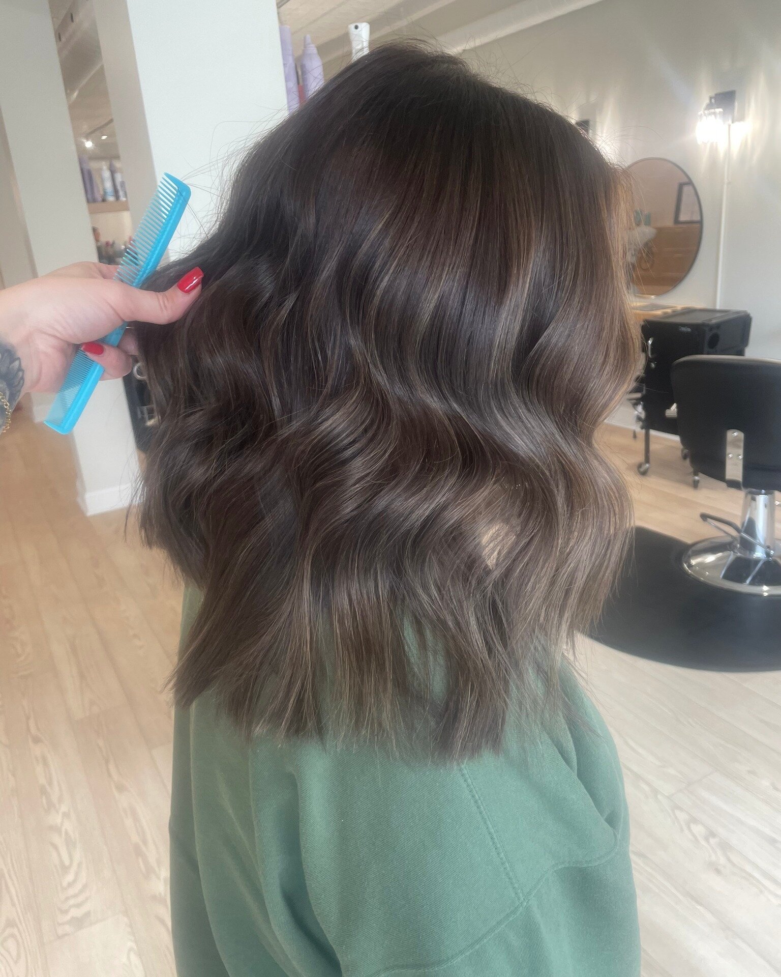 This dimensional brunette by Lacey is perfect! We love how subtle the highlights are throughout the hair giving this client a very easy grow out! 

#MarshallMI #DesignStudioEast #BrunetteInspiration #hairtrends