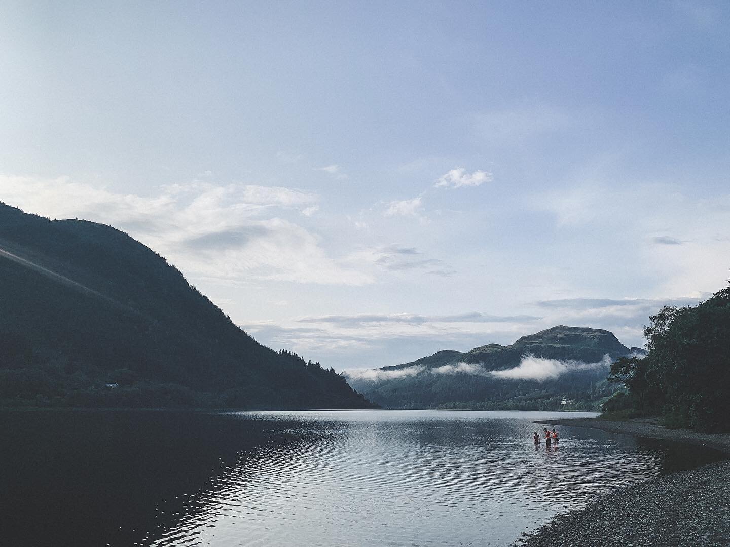 We sat here for hours playing UNO and eating snacks. The perfect end to a 7-day roadtrip through Scotland 🏴󠁧󠁢󠁳󠁣󠁴󠁿 
.
.
.
. 	#Travel&nbsp;#explore&nbsp;#photooftheday&nbsp;#travelblogger&nbsp;#photography&nbsp;#love&nbsp;#instagood #honeymoon #