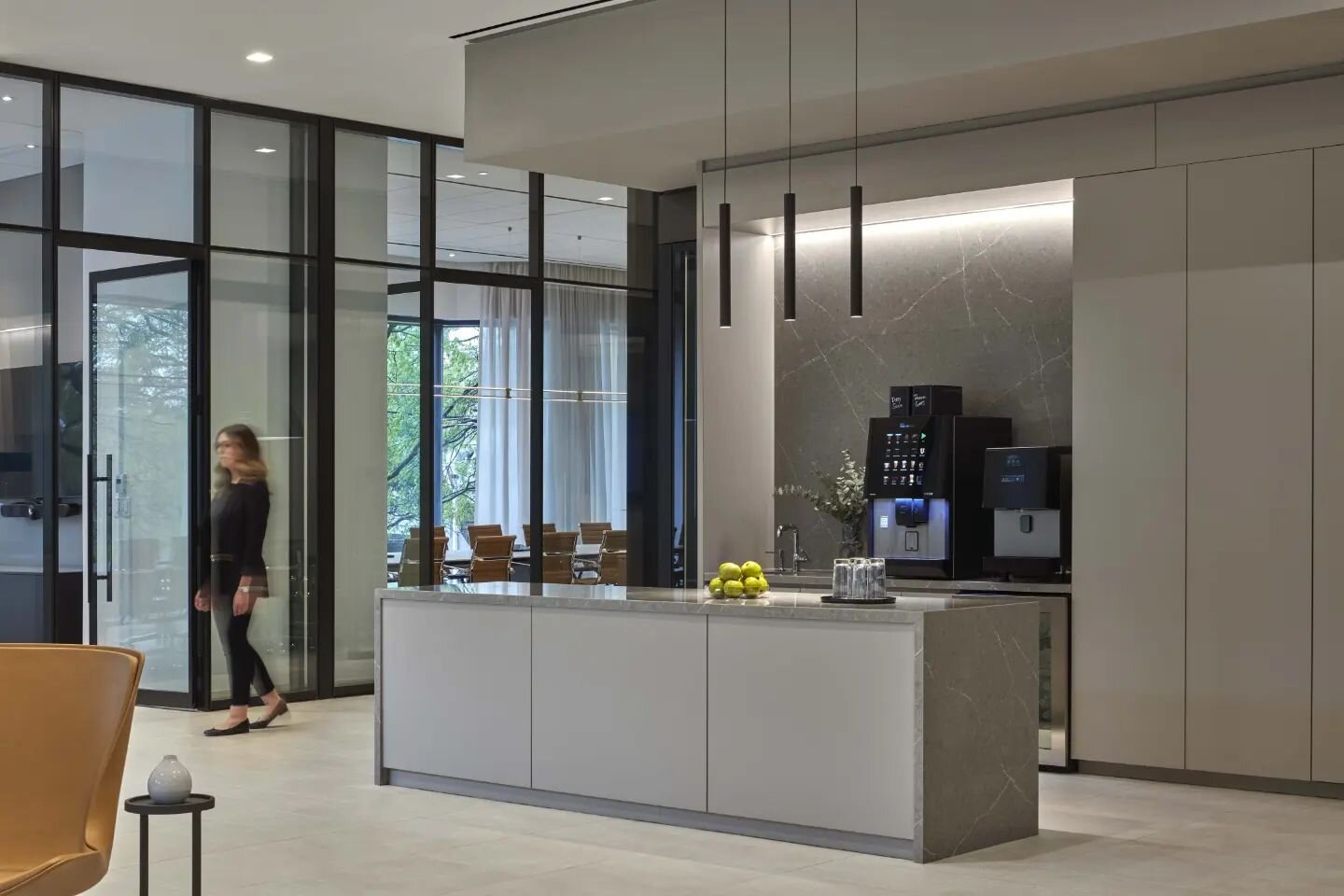 Last year our team collaborated with Rockefeller Capital Management to convert a 26,000 square foot area in Atlanta's Buckhead district into a stunning office space that captures the enduring legacy of the Rockefeller family. Centered around the esta