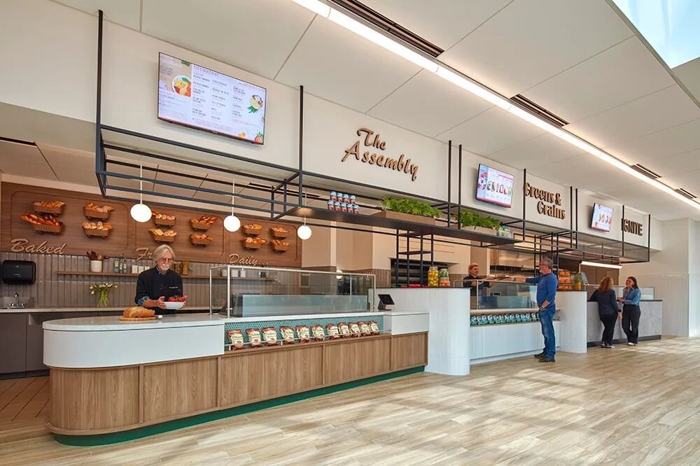 Our team recently revitalized the Northpark Corporate Towers Cafe, seamlessly merging indoor and outdoor caf&eacute; seating with a modern commercial kitchen. The multipurpose design caters to tenants throughout the day, serving as a dining space, wo