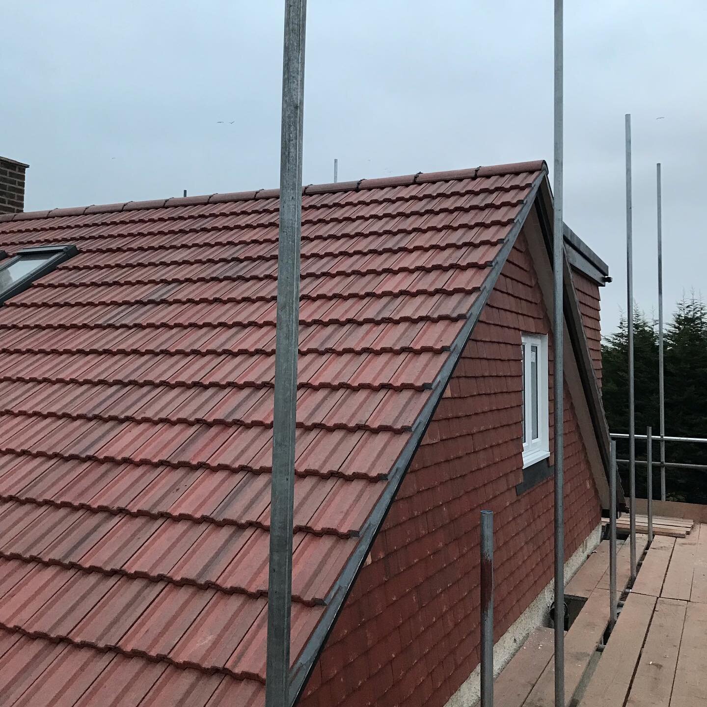 Here&rsquo;s a recent loft conversion we completed in Surbiton. Complete roof off on this one, steels installed, huge dormer formed at the rear. A great new space consisting of a master bedroom and en-suite and additional storage areas! It&rsquo;s so