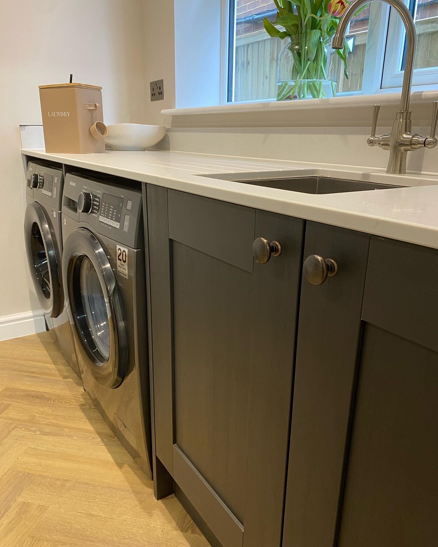 Here&rsquo;s a Wren utility room recently fitted for our clients. Beautifully designed and great quality. This was a pleasure to fit 👌🏻. Quartz worktops to finish. #eastwoodcarpentry #surreycarpentry #utilityroom #wrenkitchens #quartzworktops