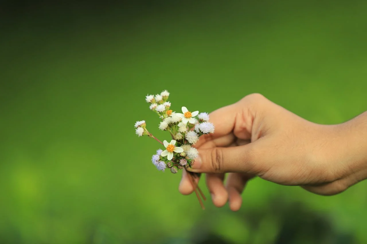 woman holding flowers feeling at peace after intuitive eating support and therapy in mahtomedi minnesota