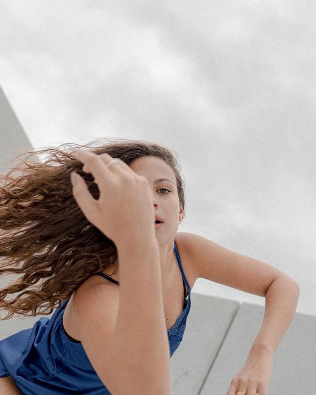 the essence of film with @nikki_darnault 🎞
.
.
.
.
.
.
.
.
.
.#dancephotographer #dancersofnyc #dancersofinstagram #nycdancephotographer #filmisnotdead #filminspired #camerasanddancers #portraitphotography #danceportraits #hiredancers