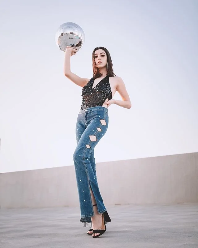 🔥Tonight we party🔥
.
.
.
🌟Model: @julia.deleo .
.
.
#disco #discoball #modeling #azmodel #azmodels #fashion #sparkle #azphotographer #azphotography #urbanphotography #editorial #editorialphotography #editorialfashion #vouge #vougemagazine