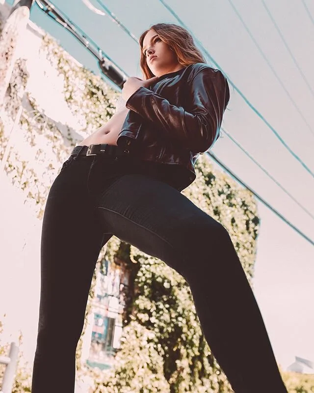 🔥Not out here trying to be slept on🔥
.
.
.
🌟Model: @victorialongfellow .
.
.
#newyear #modeling #azmodel #azmodels #fashion #urbanoutfitters #casual #azphotographer #azphotography #urbanphotography #editorial #editorialphotography #editorialfashio