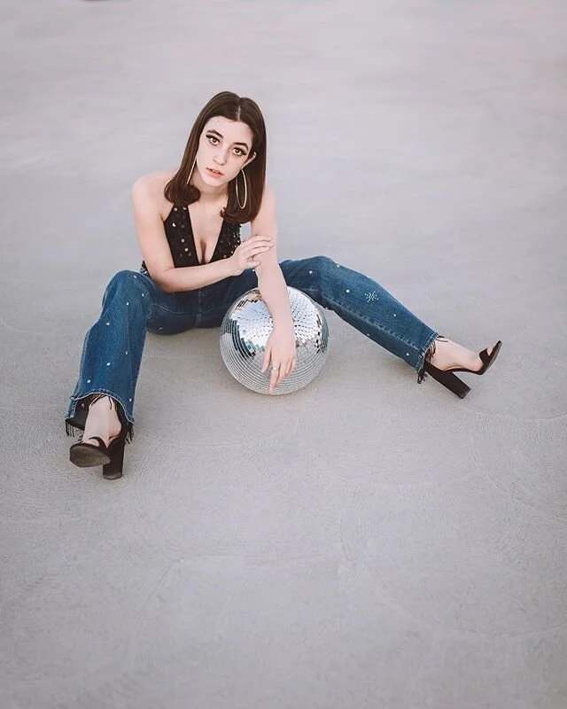 🌟Party on the dance floor🌟
.
.
.
🔥Model: @julia.deleo .
.
.
#disco #discoball #modeling #azmodel #azmodels #fashion #sparkle #azphotographer #azphotography #urbanphotography #editorial #editorialphotography #editorialfashion #vouge #vougemagazine