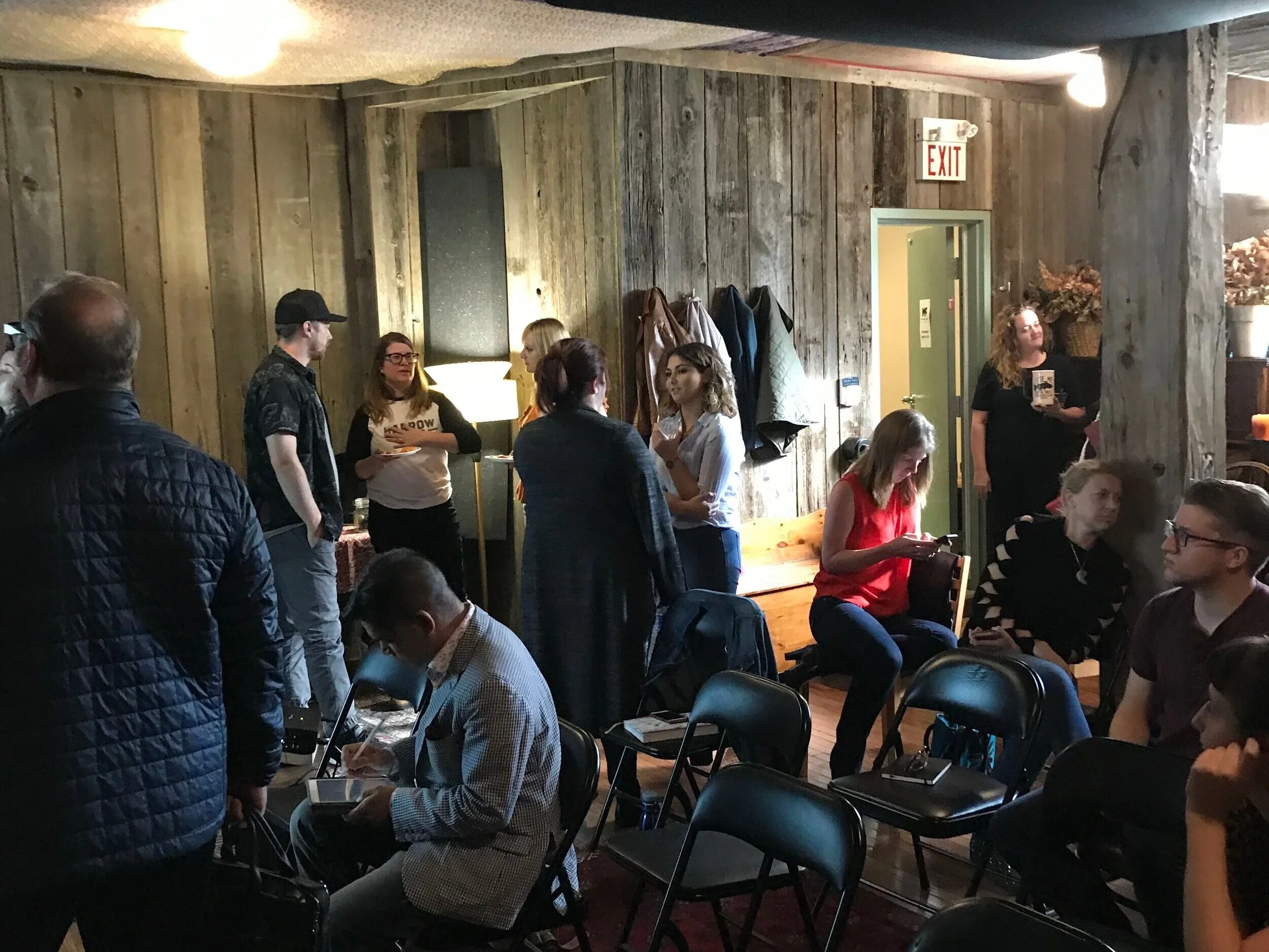 Post-summit mingling.