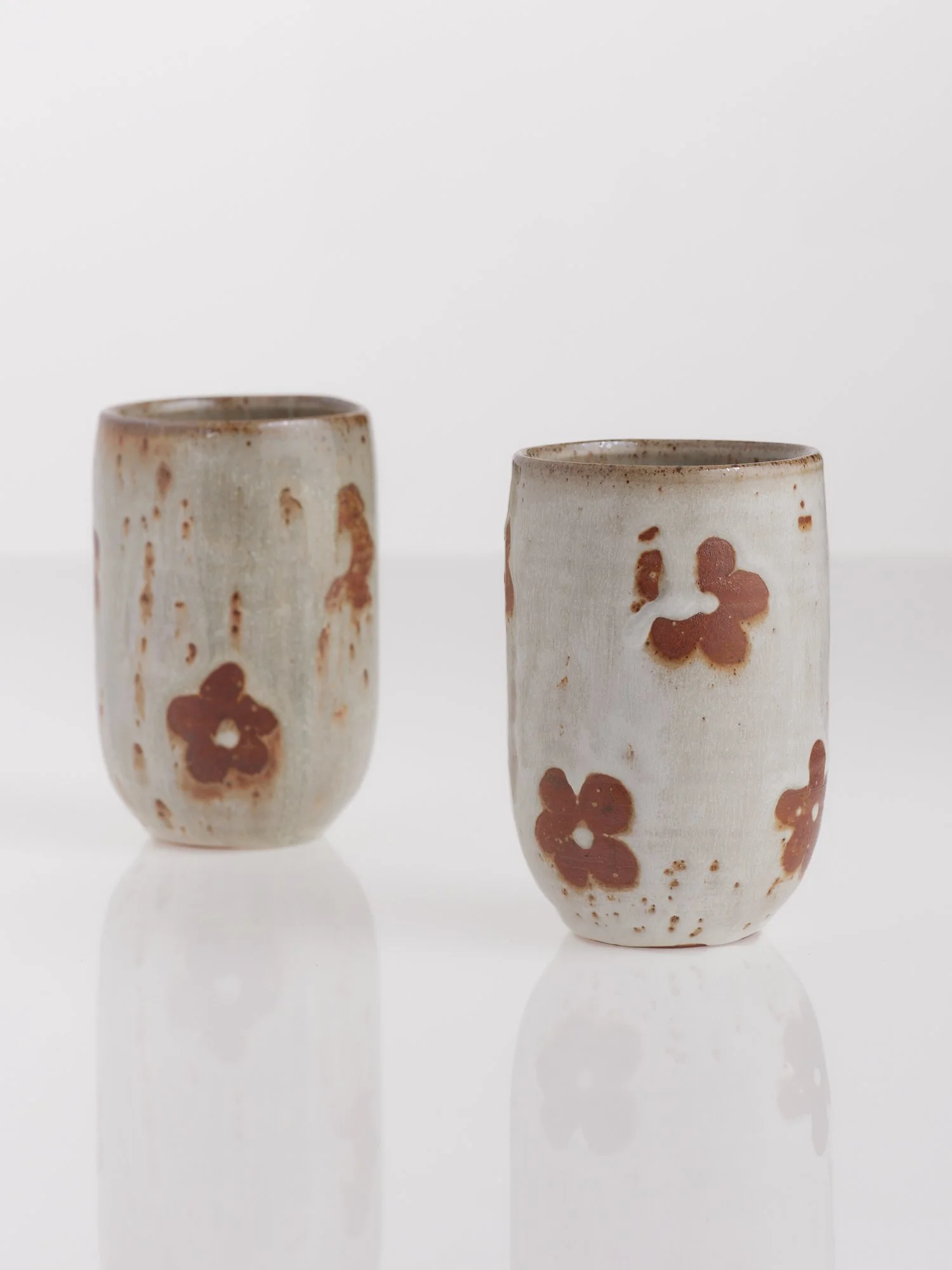 dune flower tumbler 2_20251216_boda_clay_e-comm_0179.jpg