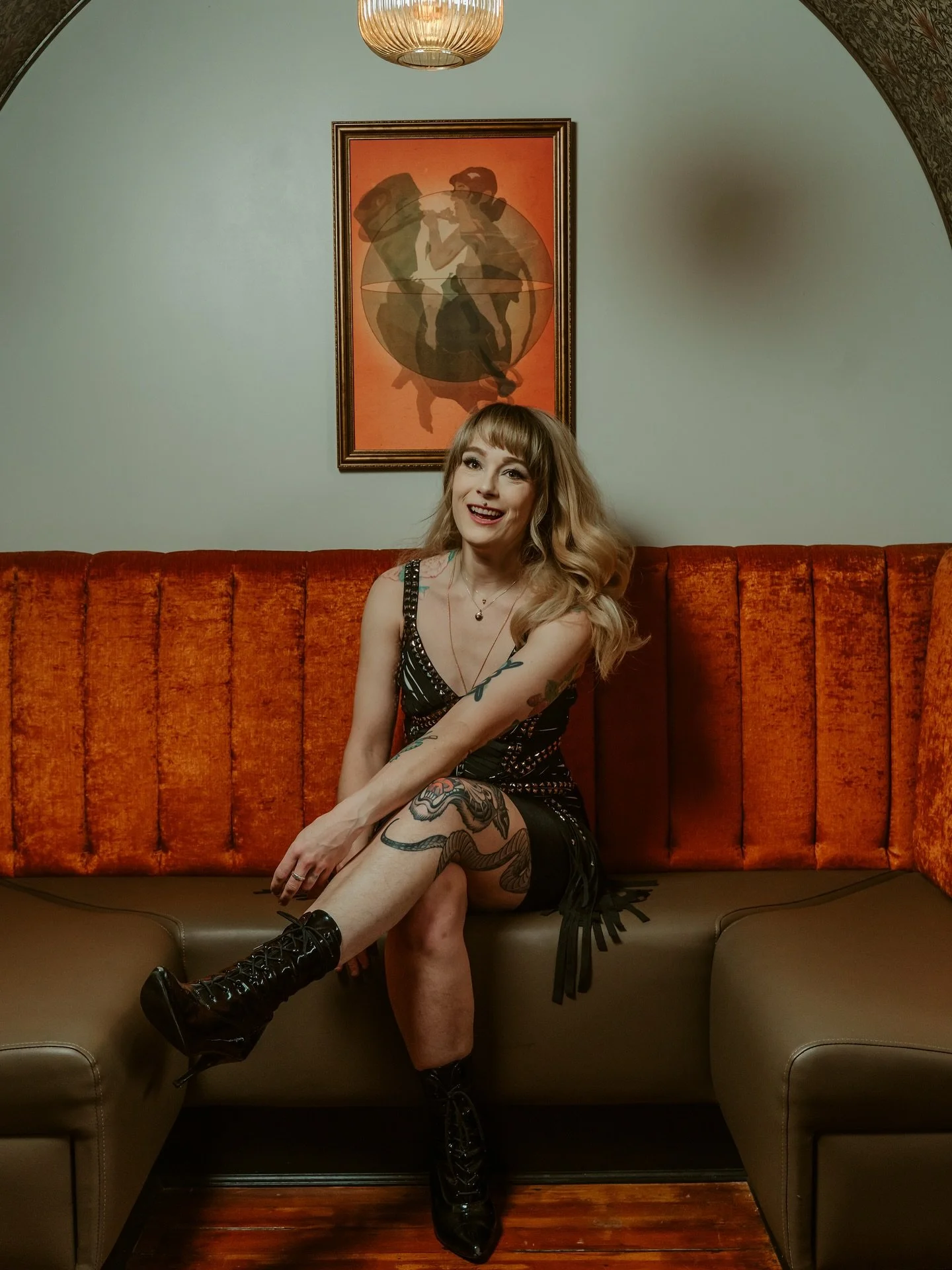 Feelin&rsquo; good with @brendanroy.photographer @lunaryeg for @enchantedaffairsburlesque 🍁 

#yegphotographer #yegdj #yegburlesque #whyteave #oldstrathcona #yegeats