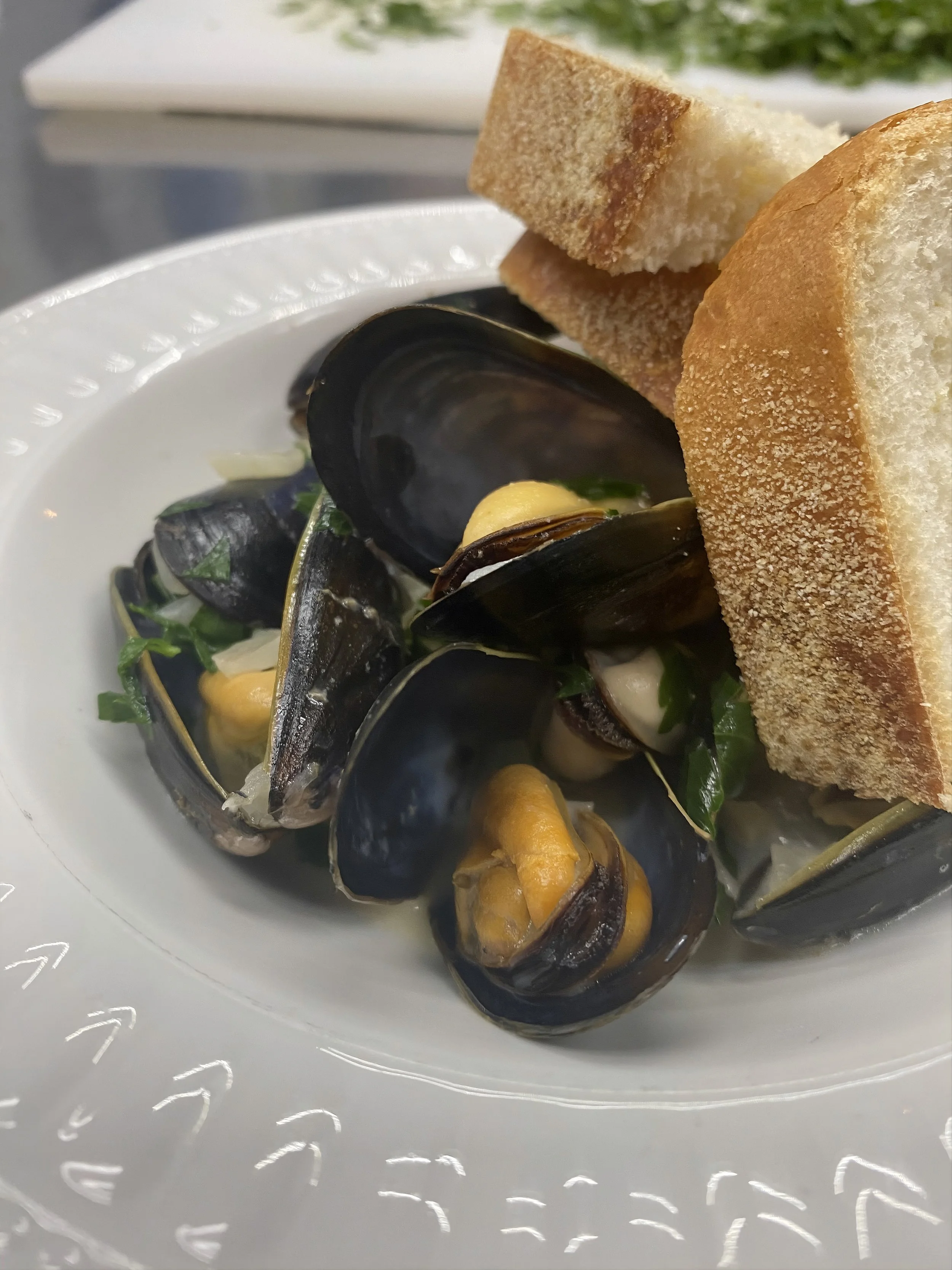 PEI Mussels in White Wine and Garlic
