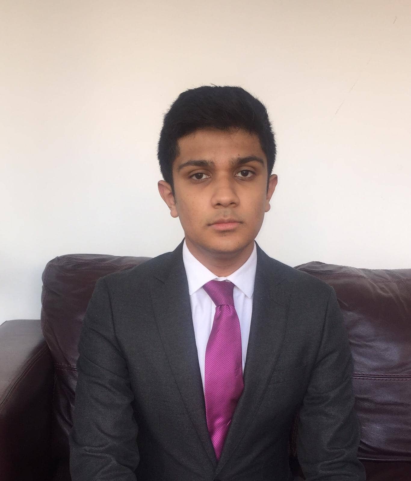 🚺🚹MEET OUR YOUNG LEADERS: Fardeen 'I'm Fardeen, an incoming BSc Economics undergraduate at LSE. I&rsquo;m excited to give back to the community and I do enjoy working with people of my own age. Otherwise I like learning Spanish in my spare time.' 
