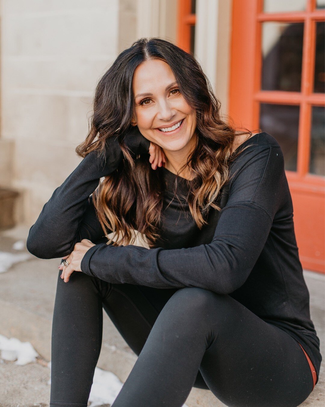 Hi, I&rsquo;m Ali! 👋🏼 For anyone new here, I am your macro coach and holistic nutritionist.

I help women who are going through menopause or perimenopause lose weight and actually keep it off, for GOOD.

Why do I feel so confident saying that?

 I 