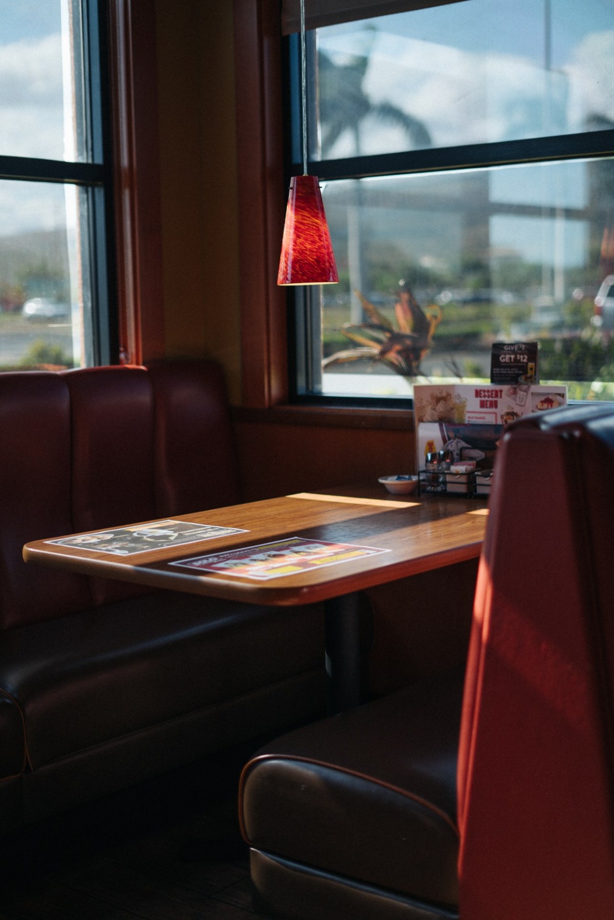 Dennys-Interior12.jpg