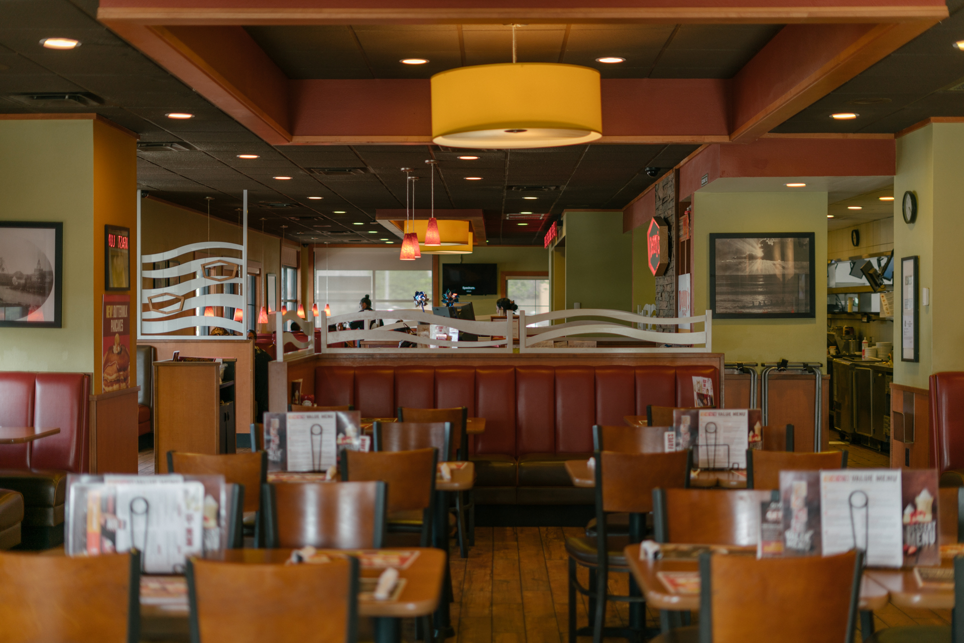 Dennys-Interior10.jpg