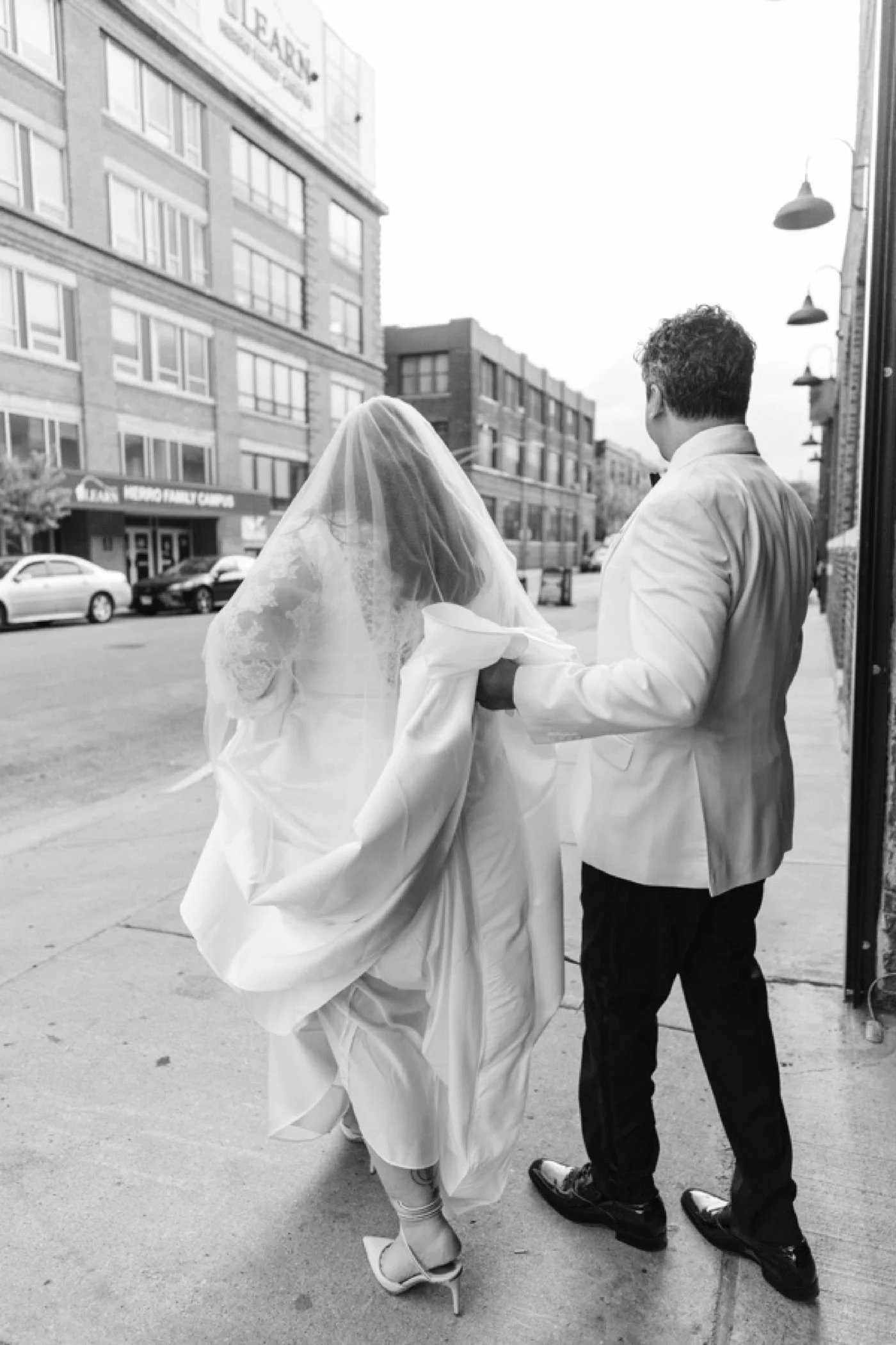 Bride and groom in Downtown Chicago
