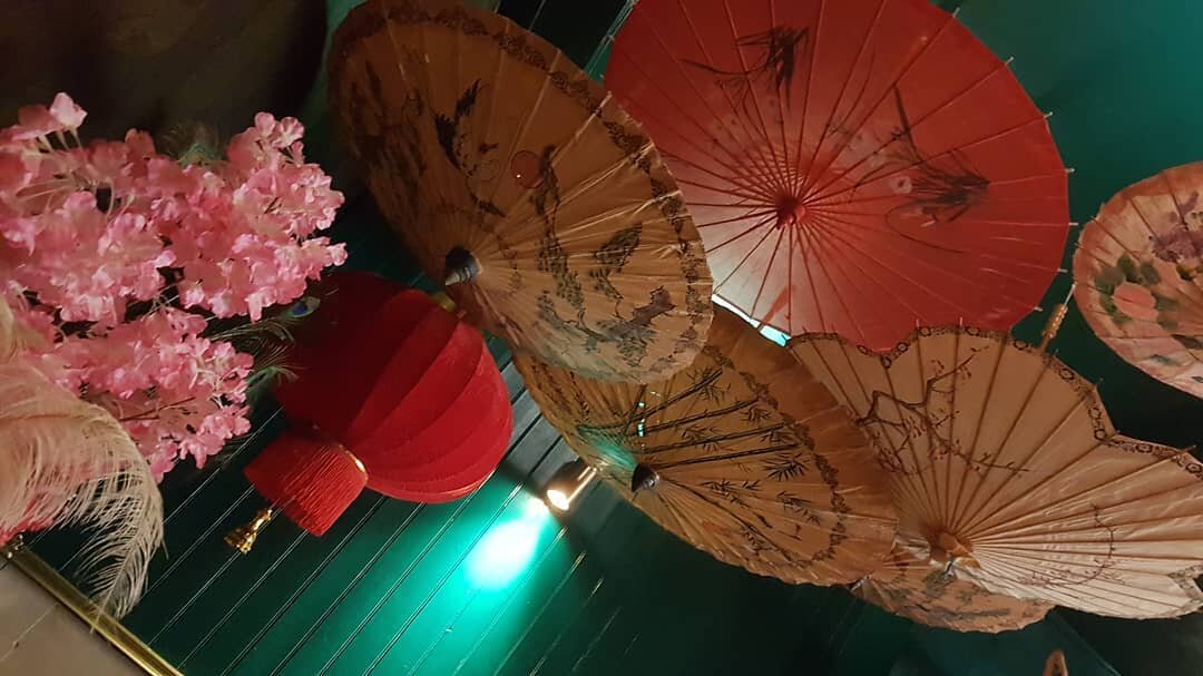 Inspiratie 🖤
#hairdresser #vintagehair #japanesecherryblossom #bobbypin #paperumbrella #creativebusiness #retrohair #prettyinpink #vintagehairdo #paperparasols #yougasa #japaneseparasol #interieurdesign #eventstyling #oilpaper #oilpaperumbrella #vin