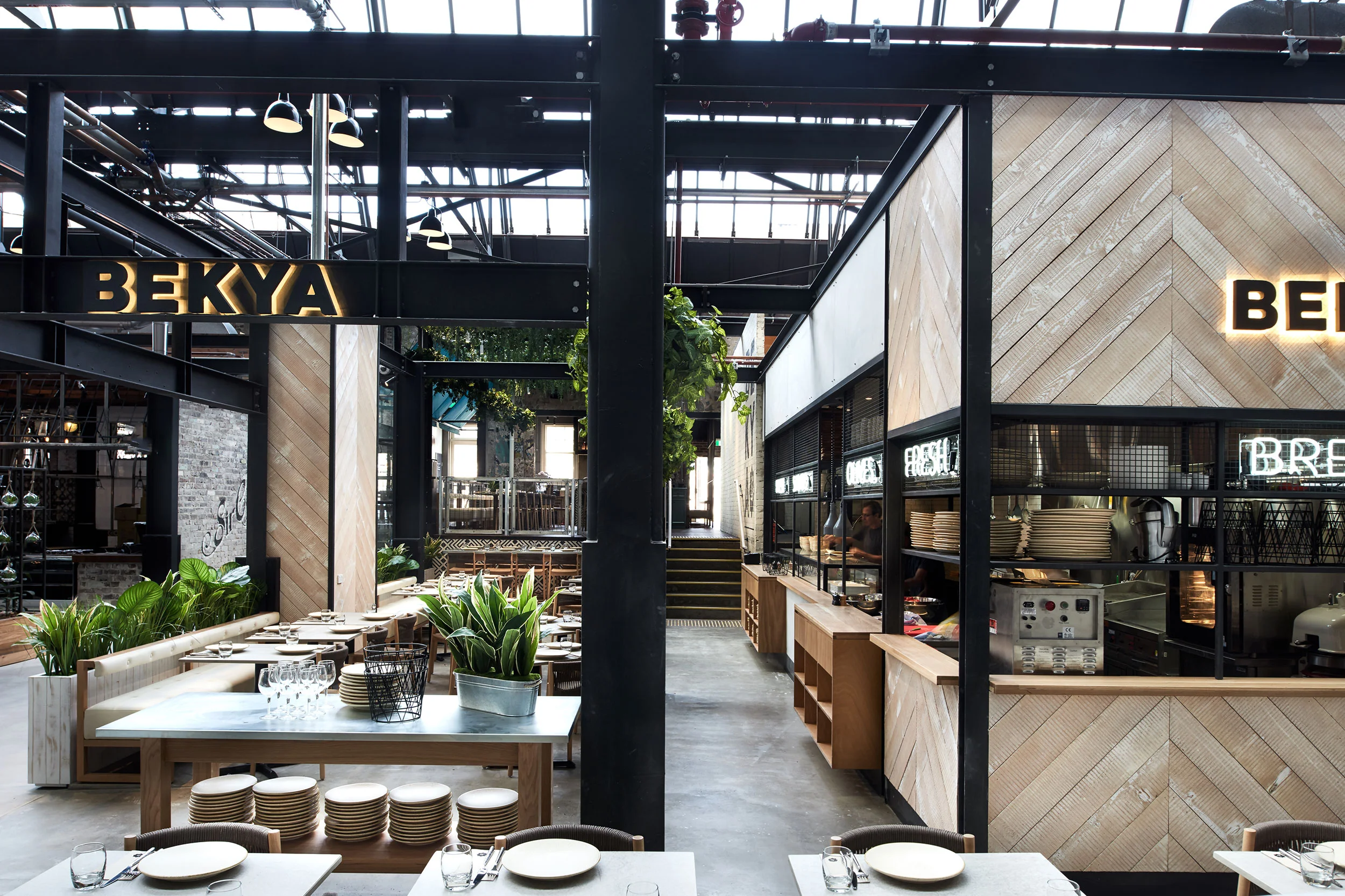 JuicyDesign-Projecthero-2500x1666-InteriorBranding-Bekya-05.jpg