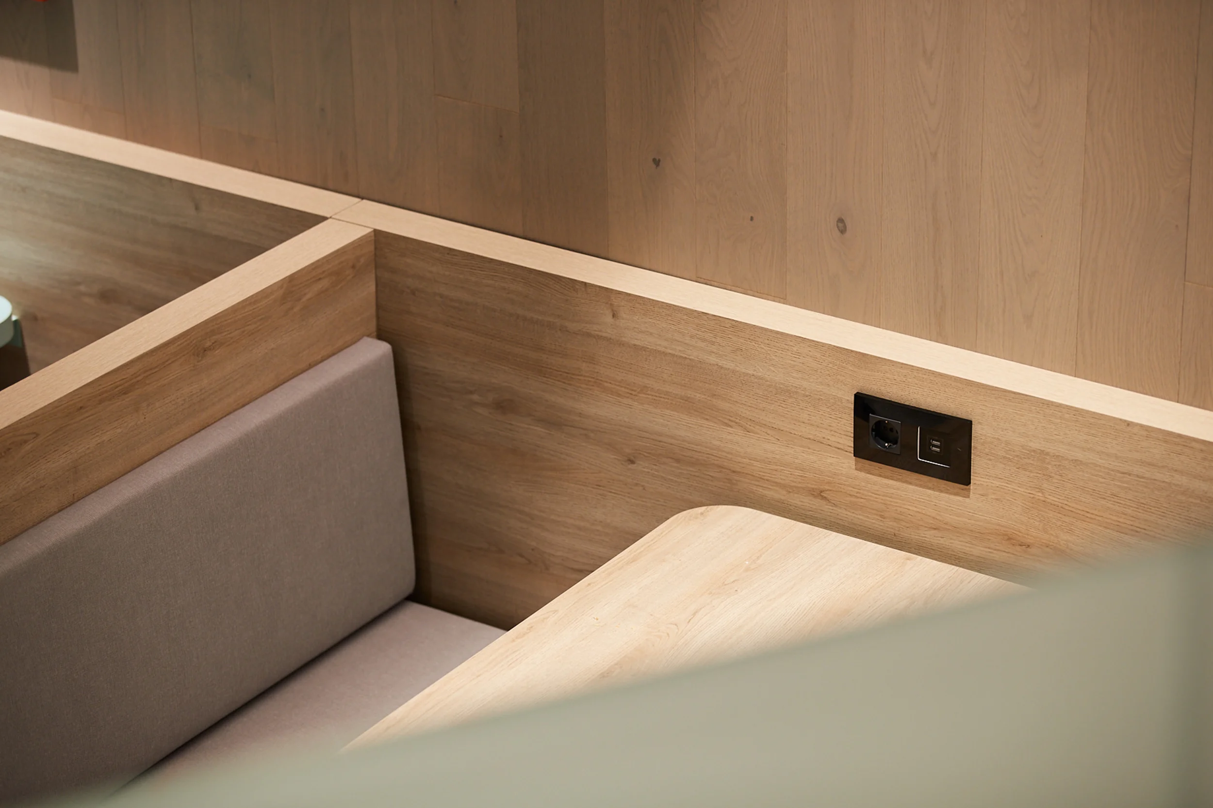 JuicyDesign-Projecthero-2500x1666-InteriorBranding-McDonalds-HumanComfort-08.jpg