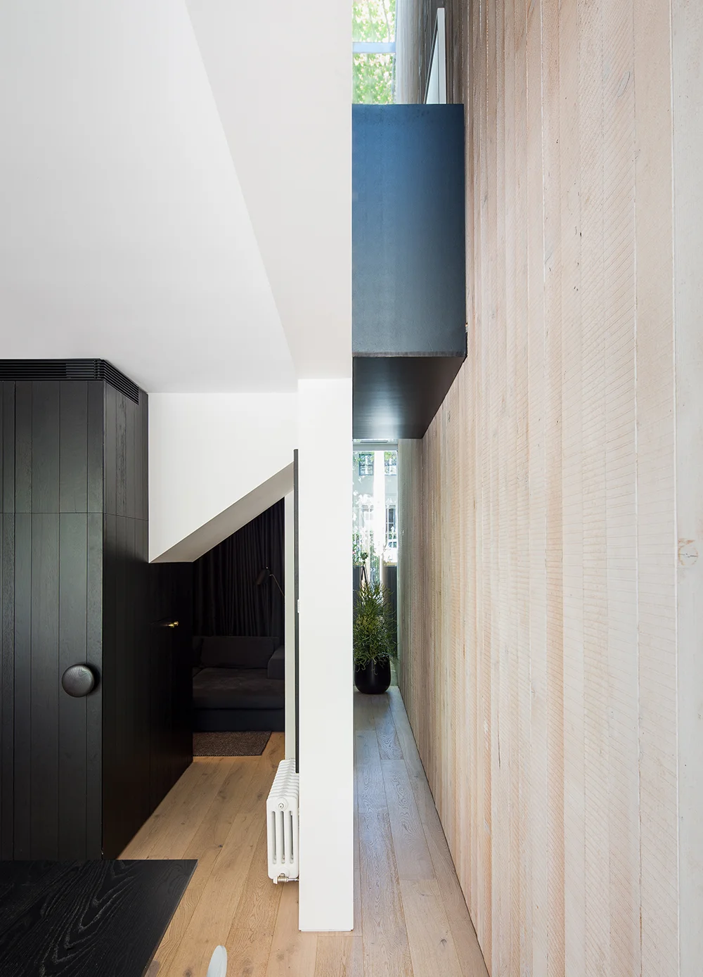 JuicyDesign-ProjectPortrait-1000x1389-InteriorBranding-PaddingtonHouse-84PaddintonStreet-06.jpg
