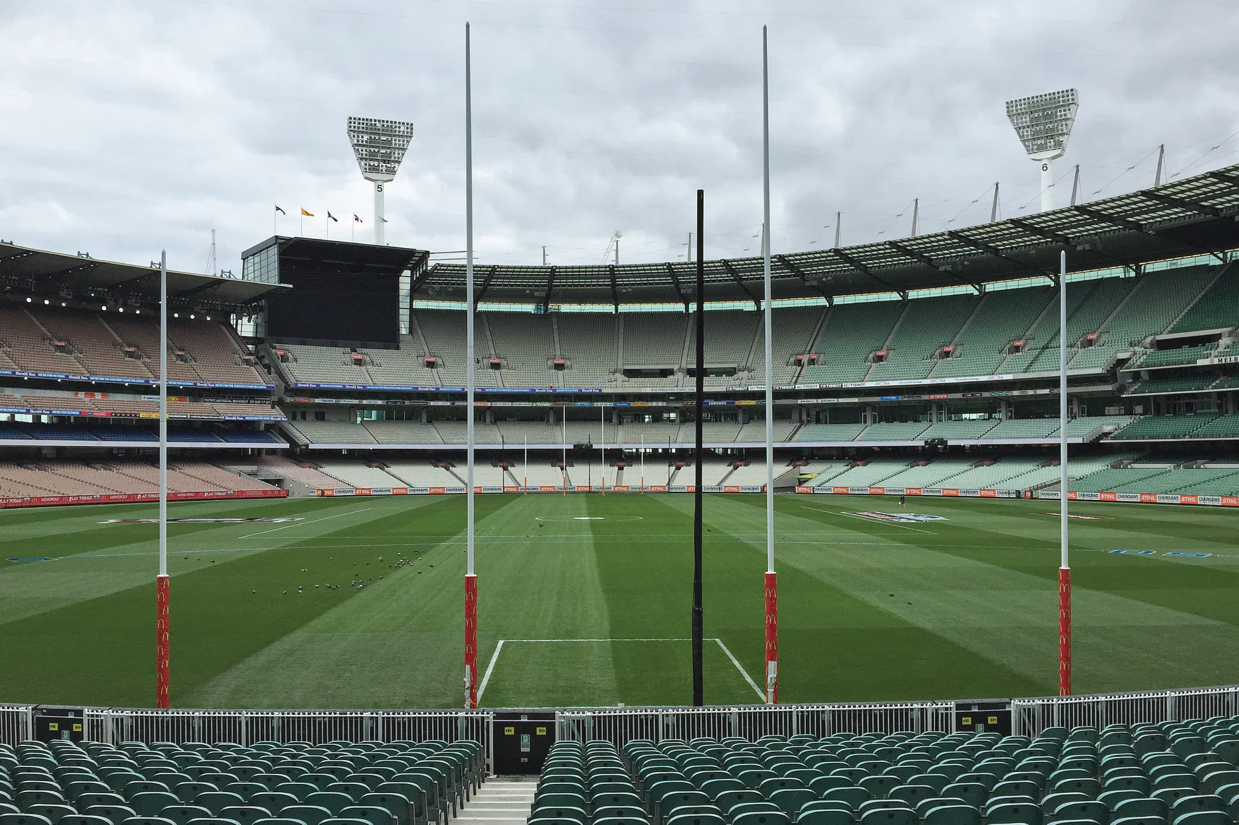 JuicyDesign-Projecthero-2500x1666-InteriorBranding-MelbourneCricketClub-MCC-MCG-Collection-05.jpg