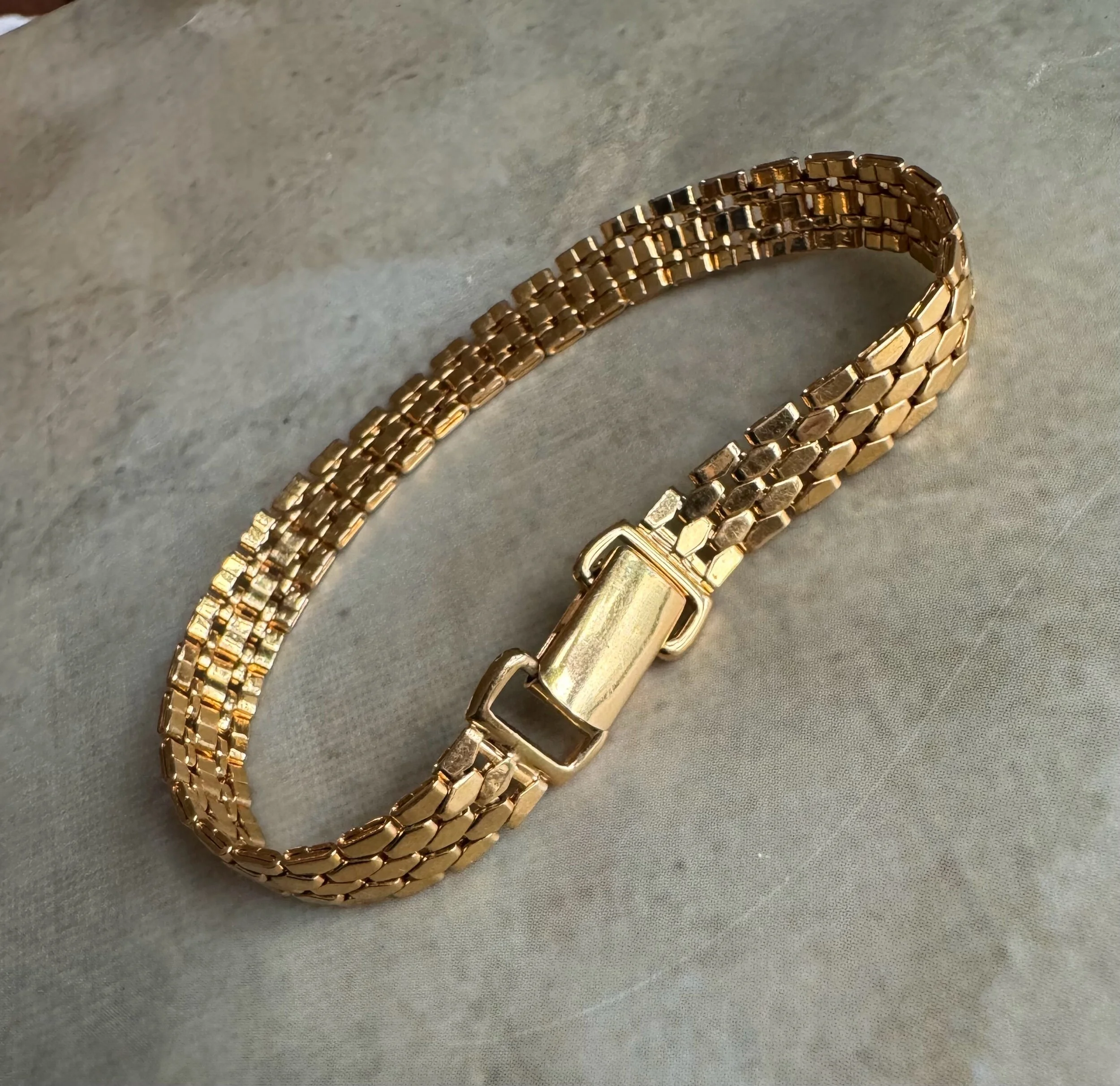 78A3F198-1475-4C9A-9261-A369DB55E86A