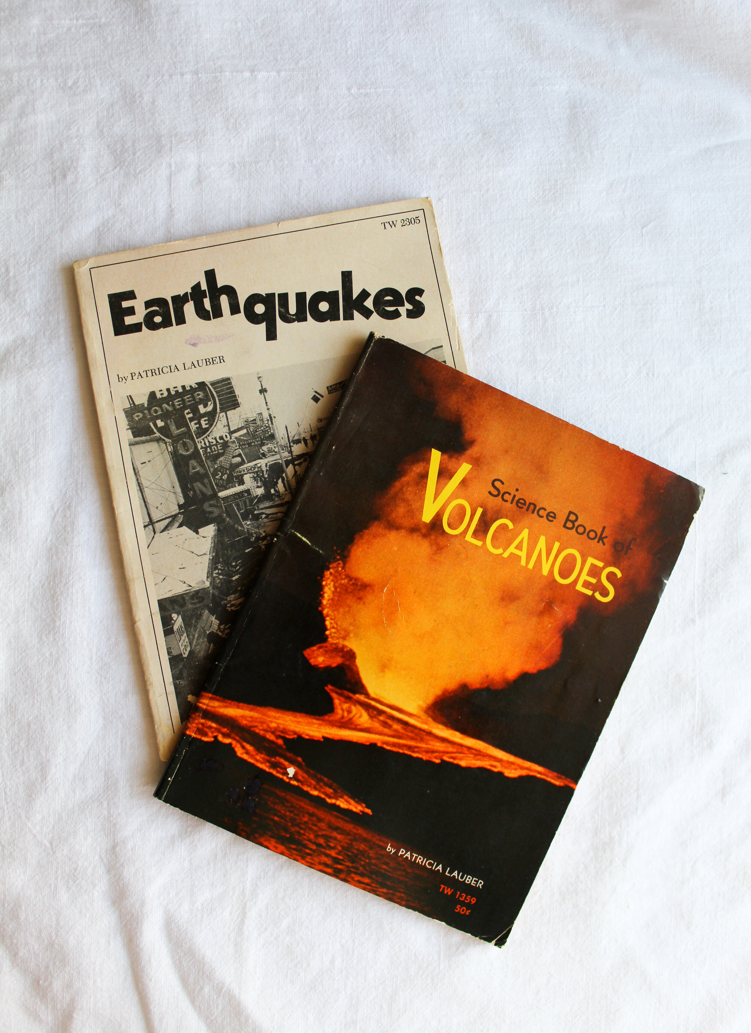 Earthquakes &amp; Volcanoes by Patricia Lauber