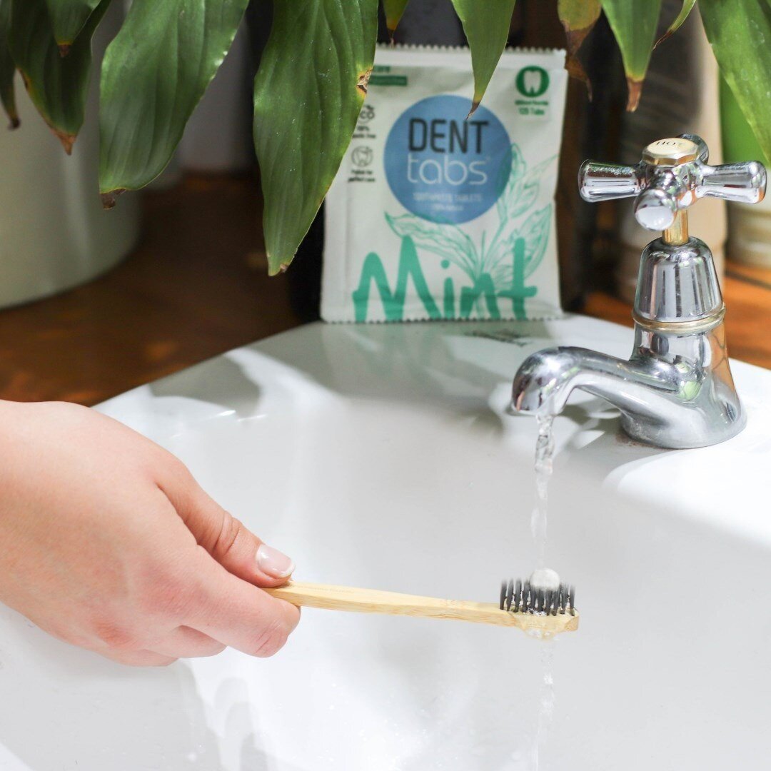 DENTtabs are so easy to use! 👏

👉 Chew. 
👉 Brush with a wet toothbrush. 
👉 Spit. 
👉 Rinse and repeat! 

All while being environmentally conscious! ♻️