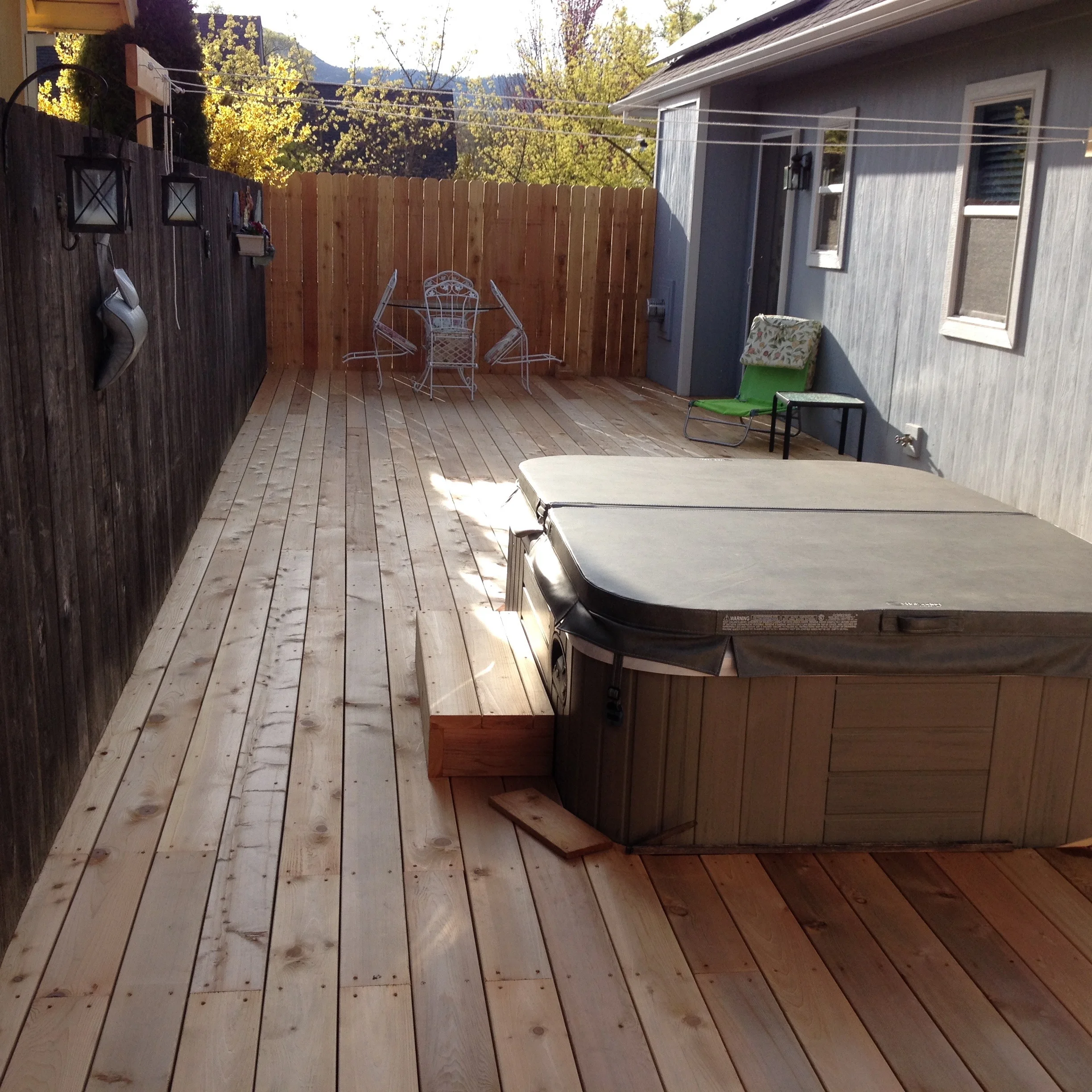 Red Cedar Deck with fence in Ashland, Oregon