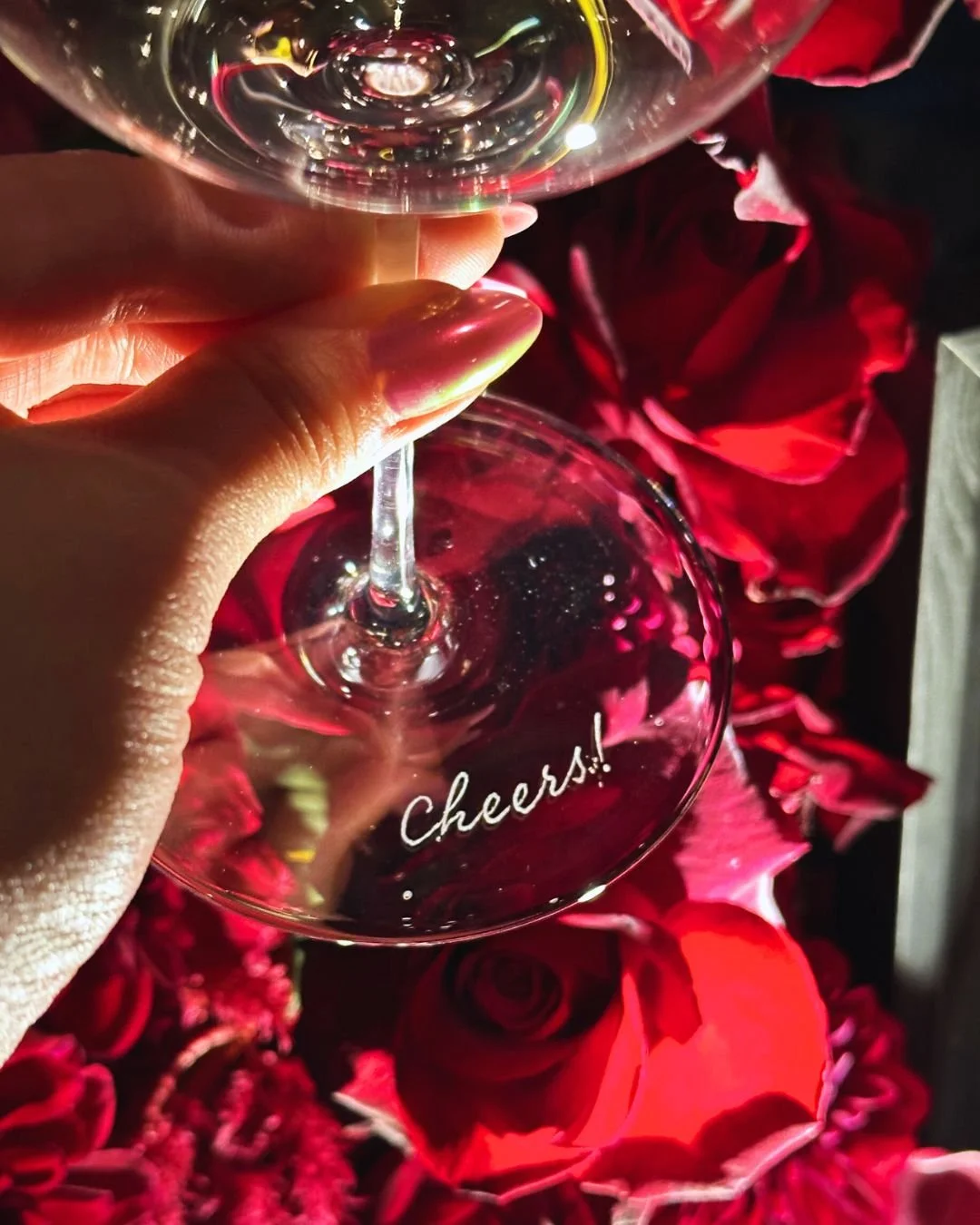 Wine glass live engraving in Santa Monica by Los Angeles engraver and calligrapher, Choi Calligraphy