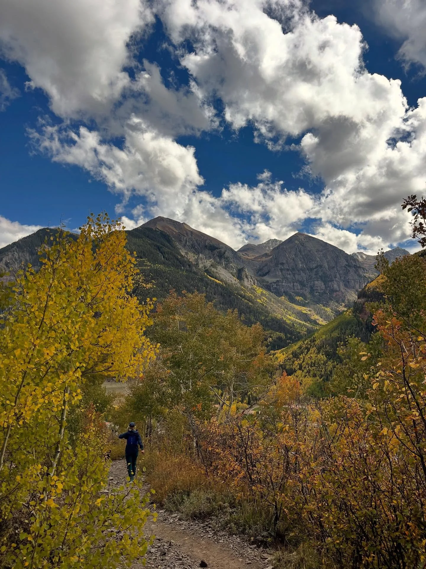 headed into the backcountry for the weekend with @awaken.retreats and couldn&rsquo;t be more excited. the leaves right now are 🤌🏼💯

ps - if you need to refresh your outdoor wardrobe, the code &ldquo;LVDY&rdquo; will get ya 15% off at @stio! #letth