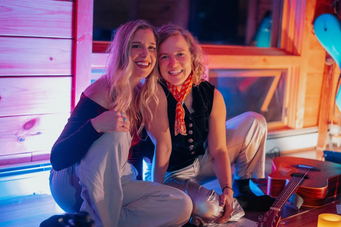 Settling into this time of year, honoring the earth&rsquo;s darkness to once again welcome light&hellip;with immense gratitude, open hearts, and prayers for peace. Thank you thank you thank you, LVDYMOB. Merry Christmas, we love you &hearts;️✨

-A+K
