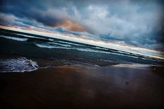 The calm before the storm...
#livelife #lovelife #beachlife 
#carpediem #50shadesofblue