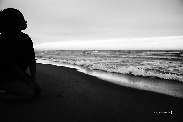 Its amazing what you can see through the absence of light...
#mybeachisbetter #liveyourbestlife #carpediem #beautifulpeople 
#lakelife #fineartphotography