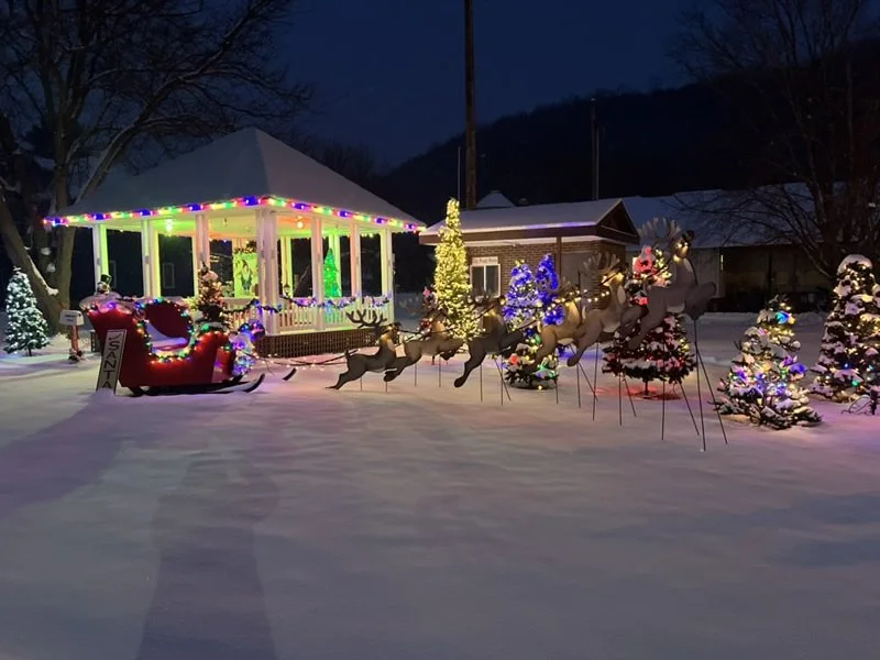 Xmas in Peterson 2.jpg