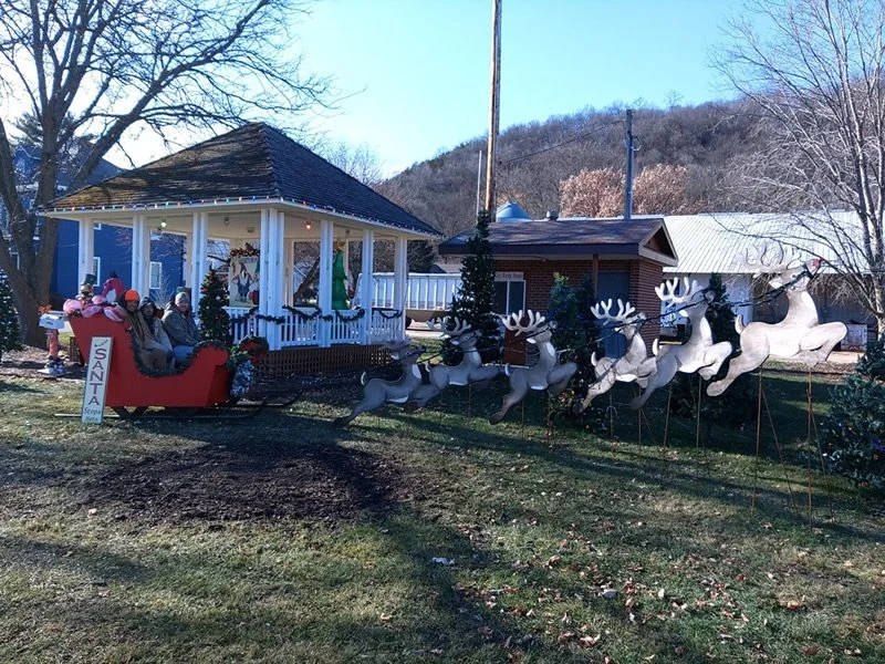 Xmas in Peterson 1.jpg