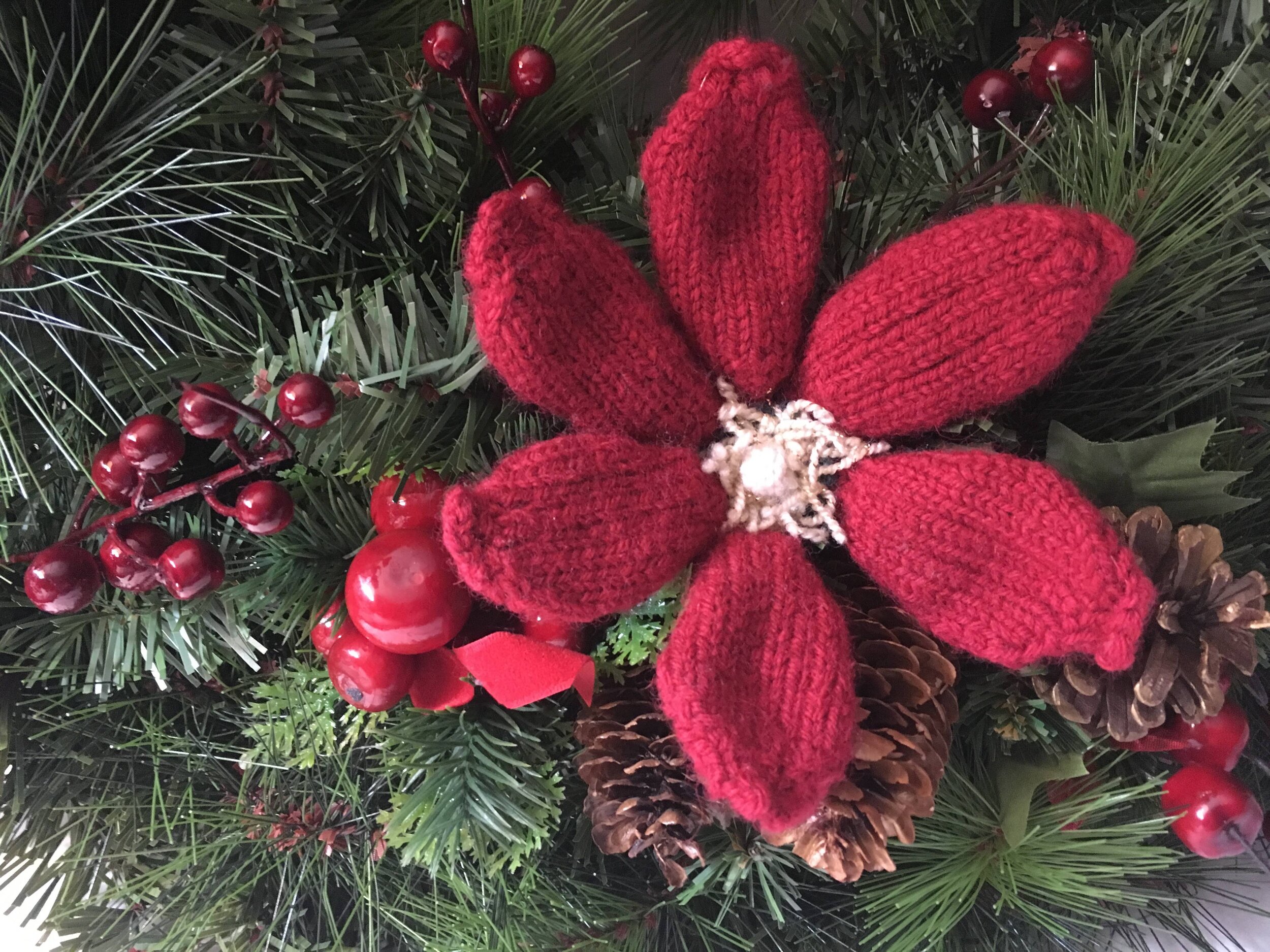 Large Red knit flower on wreath 1.JPG