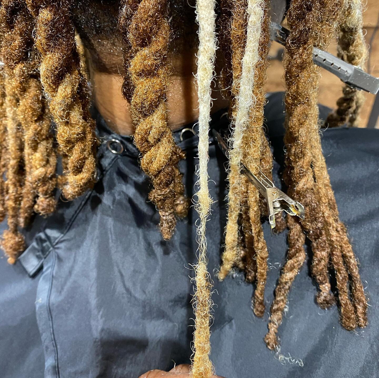 Loc restoration. Before and after. Using only the loc itself. No added hair or thread so it will continue to grow out naturally 
#locs #naturalhair #stllocs #stl #stlnaturalhair #theblvd #webstergroves