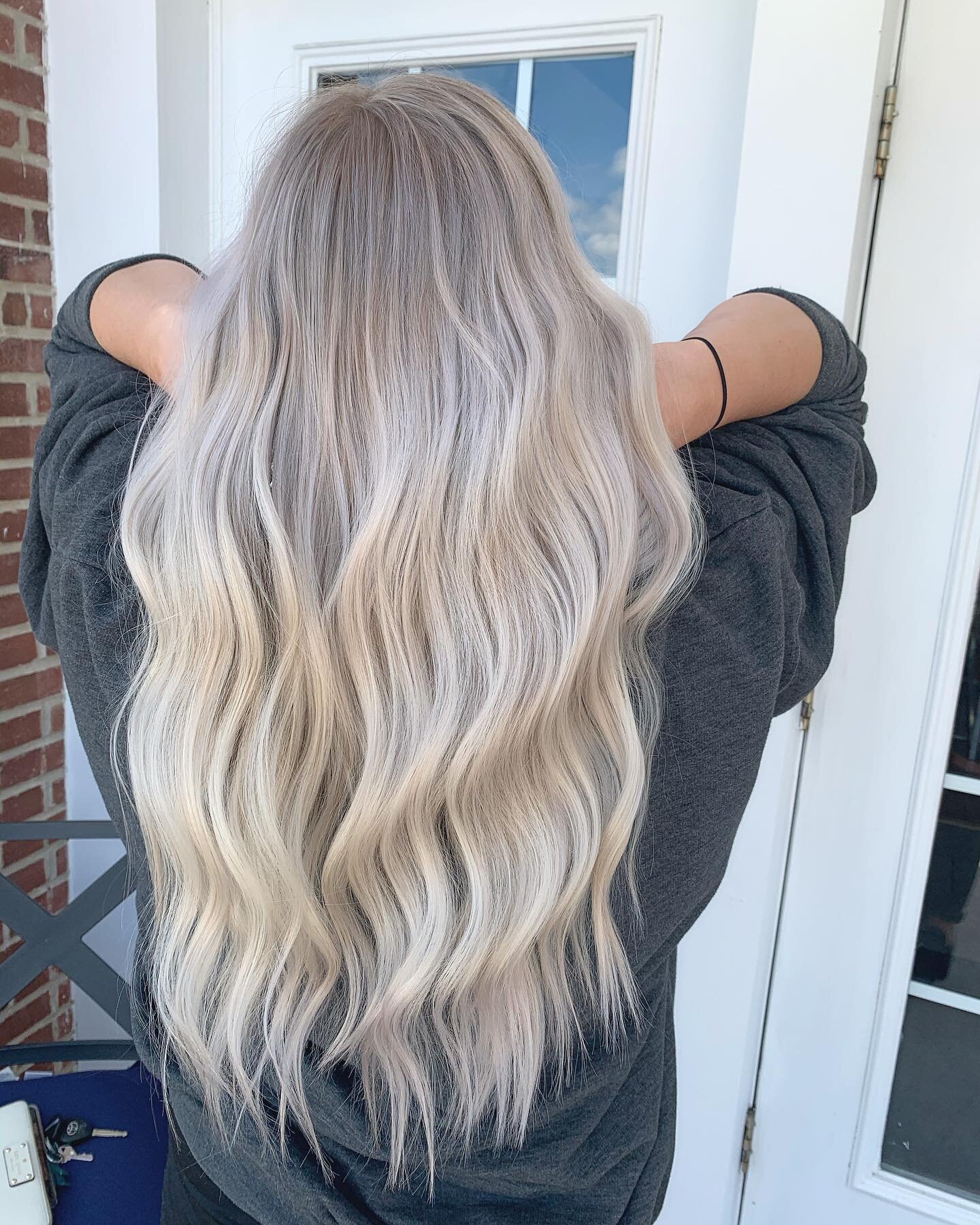 this is what a full head of #babylights looks like 👀 babylighting is a color technique used to give you that &ldquo;baby&rdquo; blonde- it keeps your highlights soft and natural while still keeping you ✨bright✨ call @theboulevardhaircompany to book 