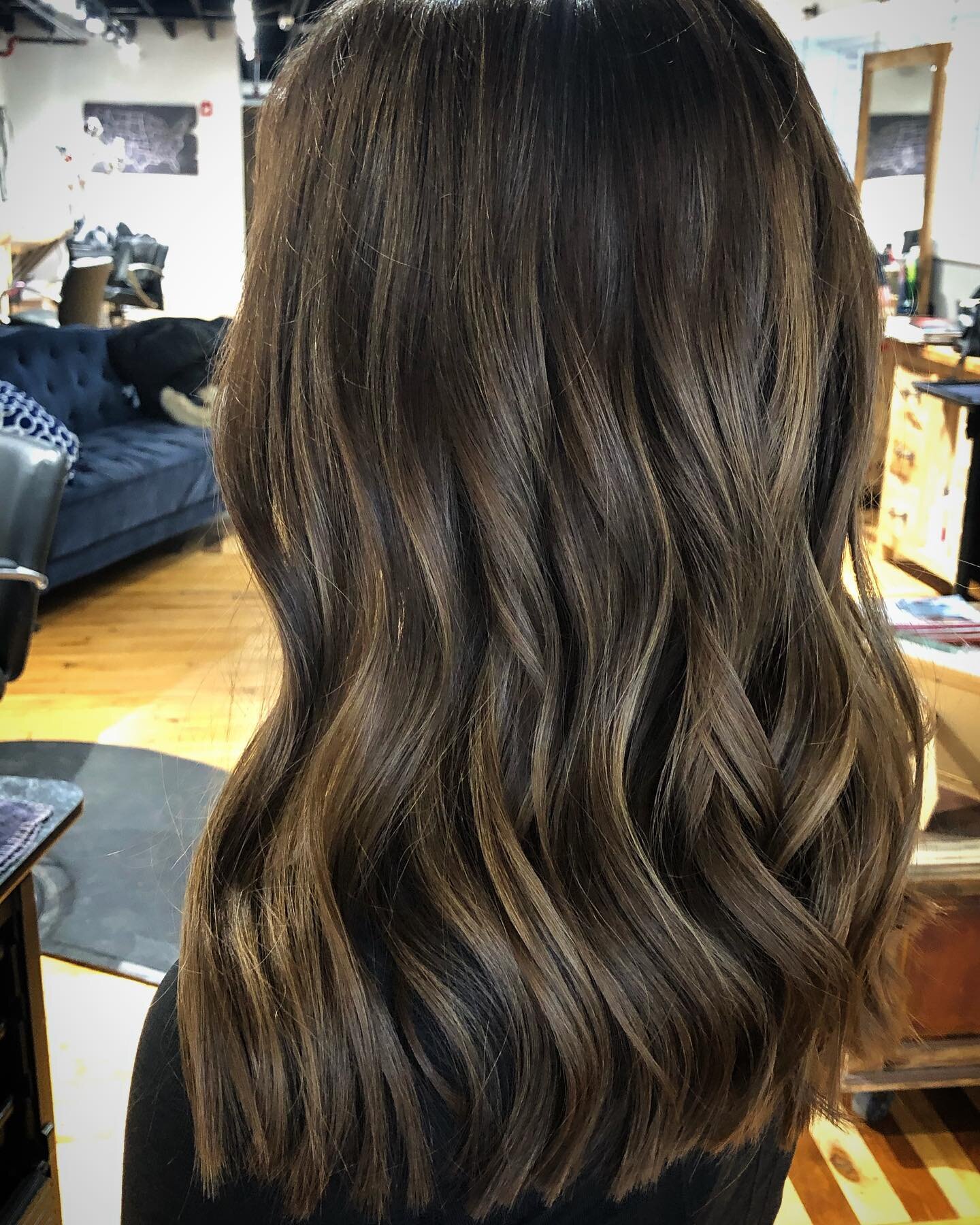 After and Before pictures of a soft Balayage Highlight to add dimension and subtle contrast.