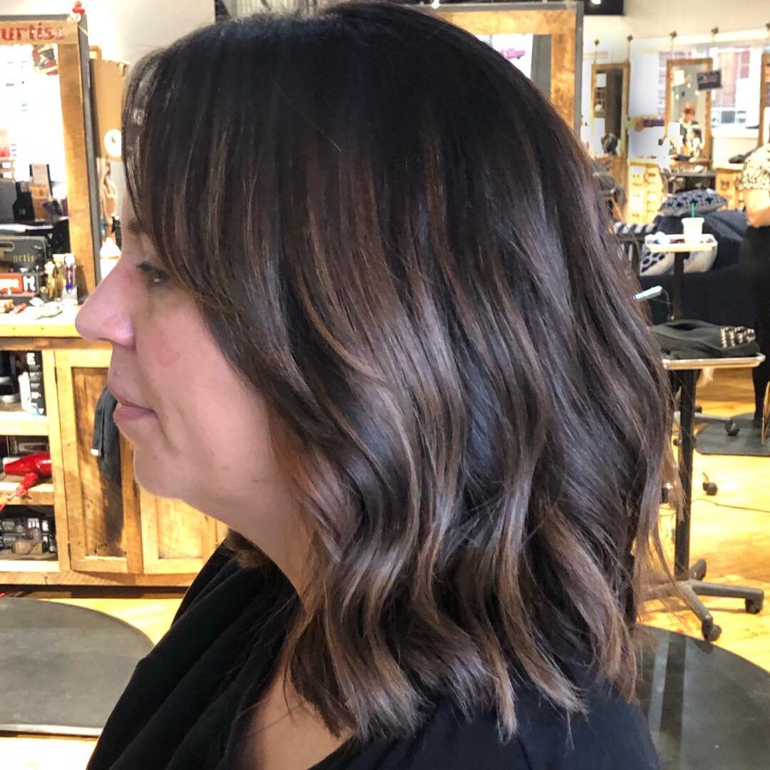 Meeting new guests make me so happy! I really enjoyed getting to know her and creating her new look. We balayaged her hair and created dimension with soft, blended cool chestnut tones. .
.
.
.
.#salonnblvd #reclaimyourbeauty #webstergroves #webster #