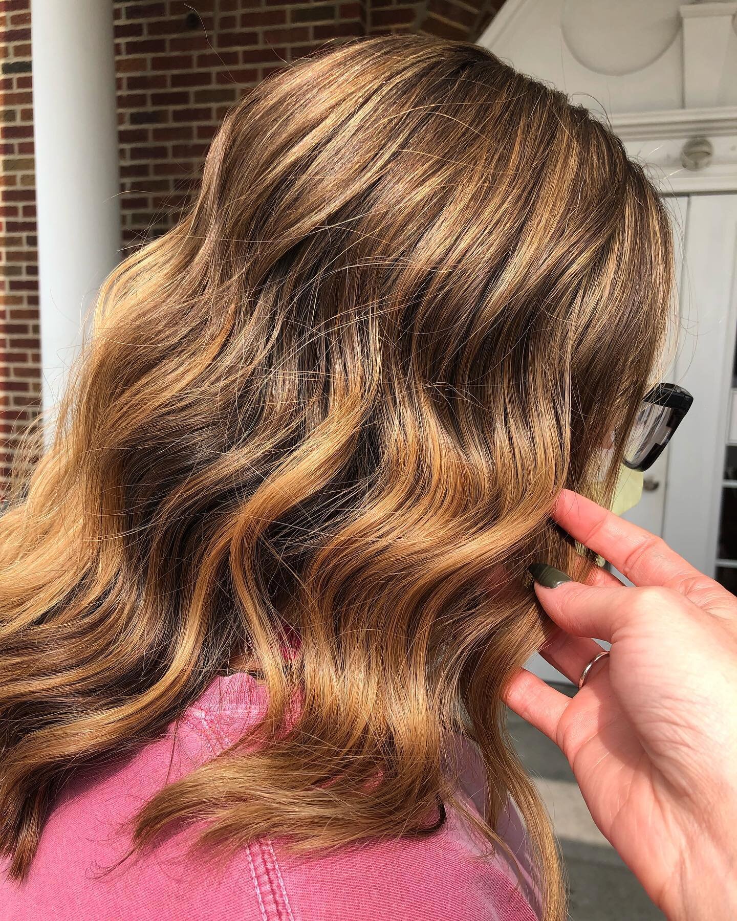 🧡Pumpkin spice anyone?🧡

#highlights #redkenshadeseqgloss #blvdstl #stlhairstylist #stlhair #salonblvd