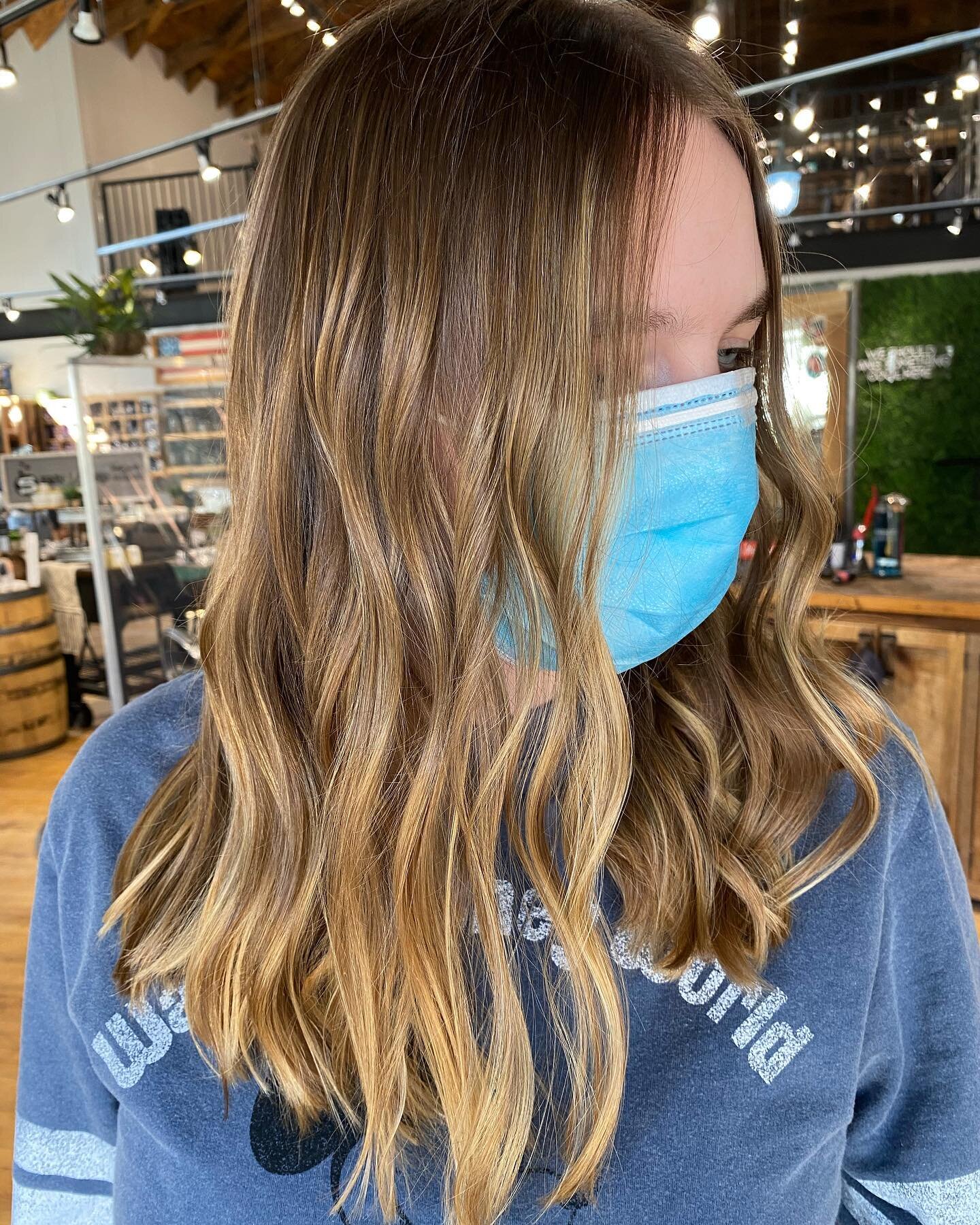 Low maintenance color for the win! This custom balayage service allows you to go 3+ months before coming back! ✨🙌🏽