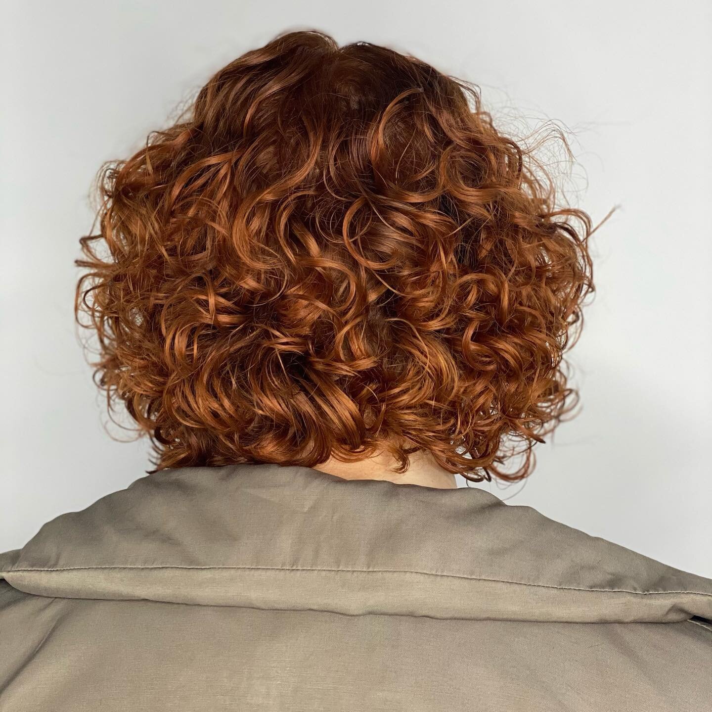 Nice touch up right in time for spring 🧡

#naturalcurls #healthyhair #cooperhair #curlyhair #stlstylist #stl #webstergroves #theblvdhairco