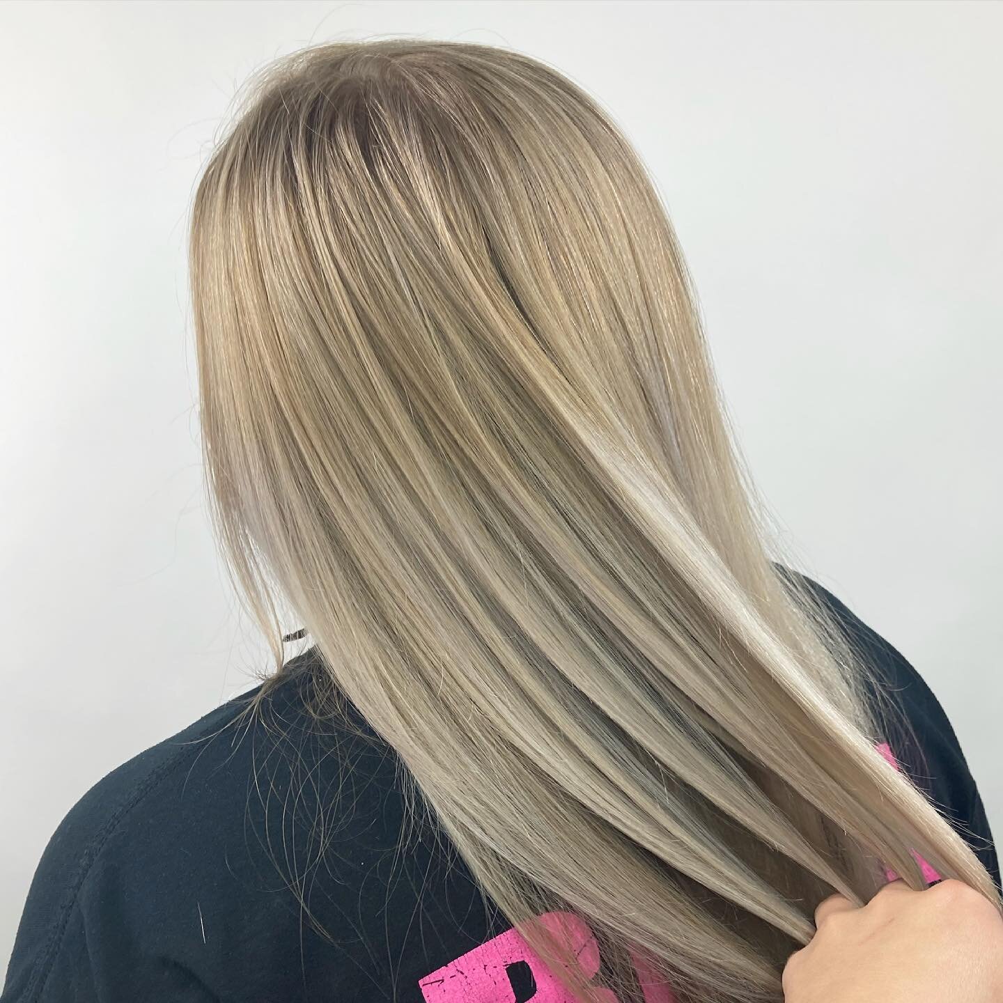 🌊Ready for summer🌊
.
.
.
.
#summervibes #summer2021 #livedinblonde #blondebalayage #blondehair #blvdhairco #stlhairstylist #stlouisblogger #stlouismissouri