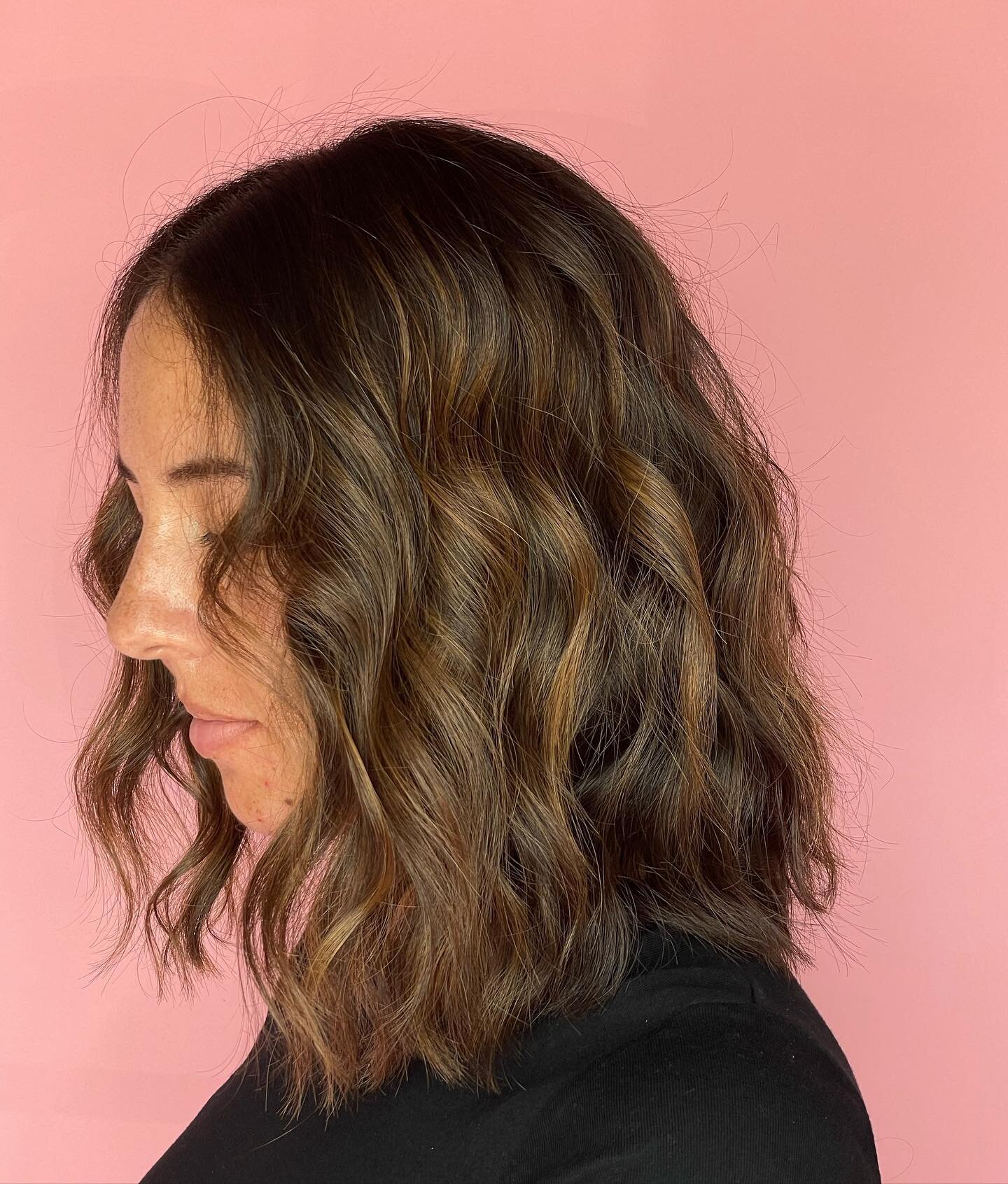 BIG chop and a subtle balayage!
Swipe to see before ➡️
@theboulevardhaircompany