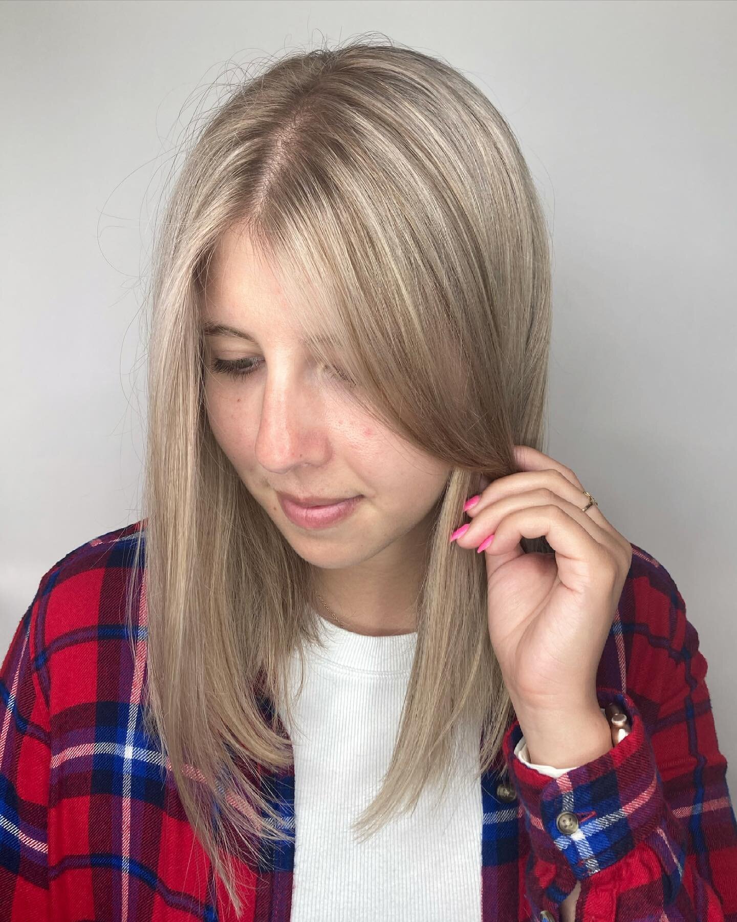 ☀️ Sunny honey ☀️
.
.
.
.
#summervibes #summerblonde #blondesofinstagram #stlblondespecialist #stlsalon #stlsalons #blvdhairco #stlcardinals #saintlouisblues #saintlouis #thearch #stlhairstylist #stldogmoms #sunnyday #smallbusiness #supportlocal #stl