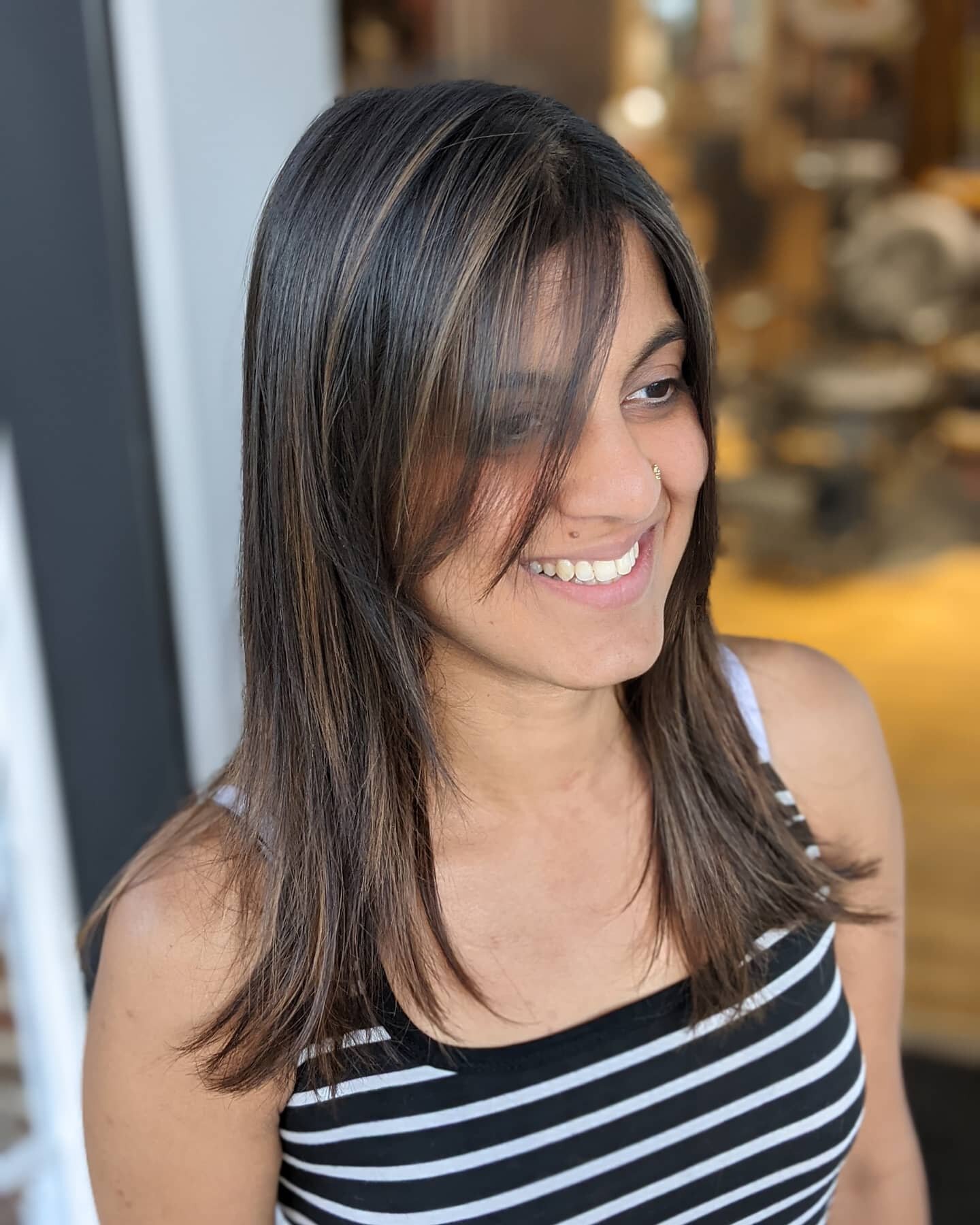 It's okay to be nervous when going into a new salon. 😳 I get it! You search for weeks or maybe even months to find someone new that you can trust with your hair. 💇&zwj;♀️Someone that will listen to you carefully as you tell them what your hair goal