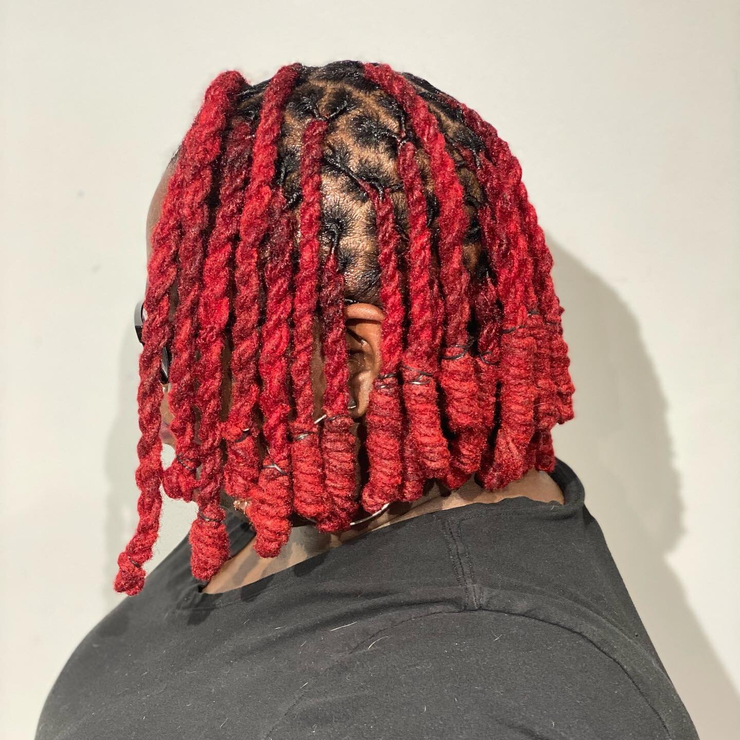 I&rsquo;m obsessed with these loc knots! Cute and versatile and another style once it&rsquo;s taken down. Schedule your appointment today 

#locs #stllocs #naturalhair #naturalhairstylist #redlocs #locknots #stl #healthyhair #webstergroves #theblvdha